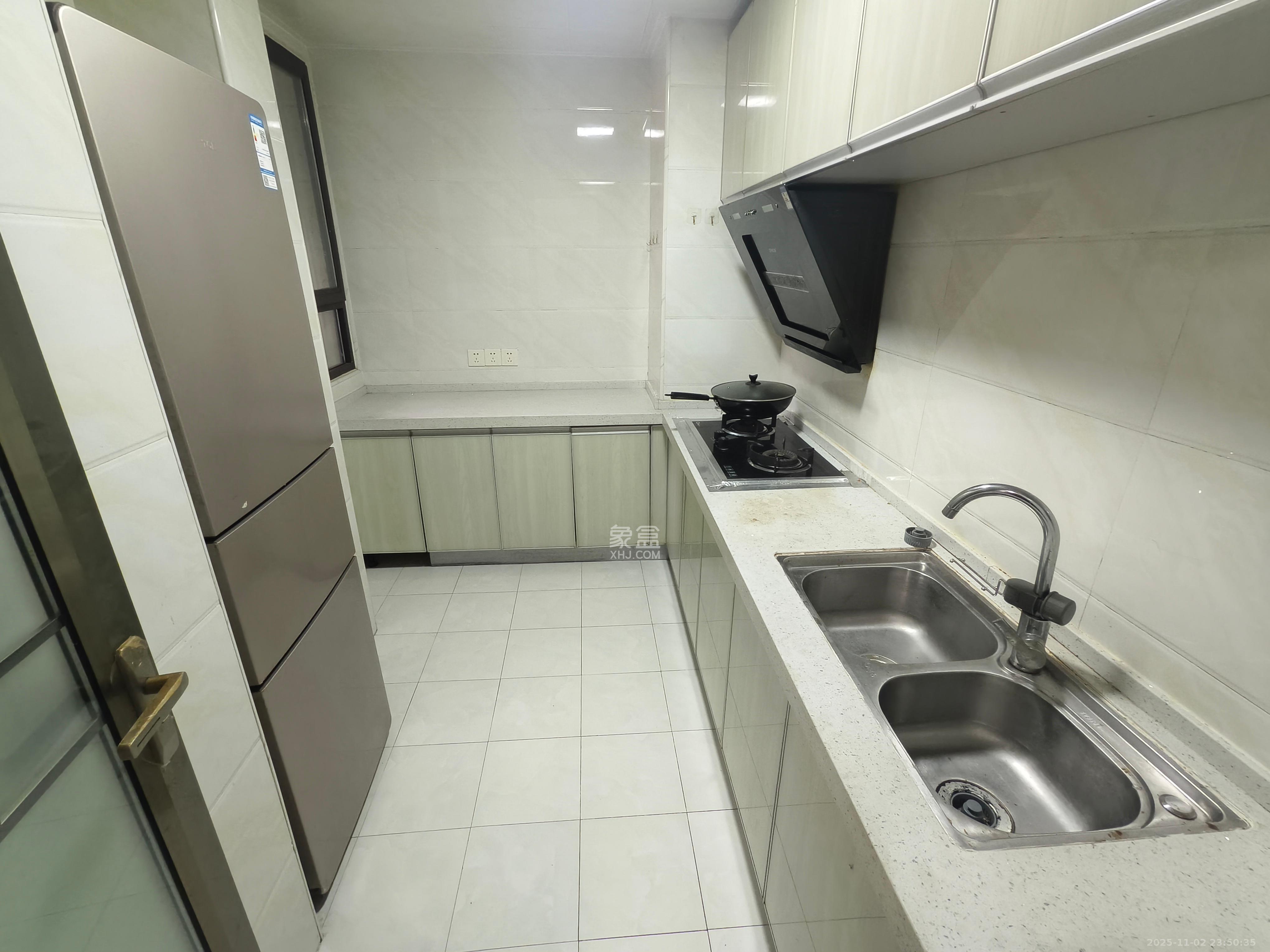 山语城三期  3室2厅1卫    1800.0元/月室内图