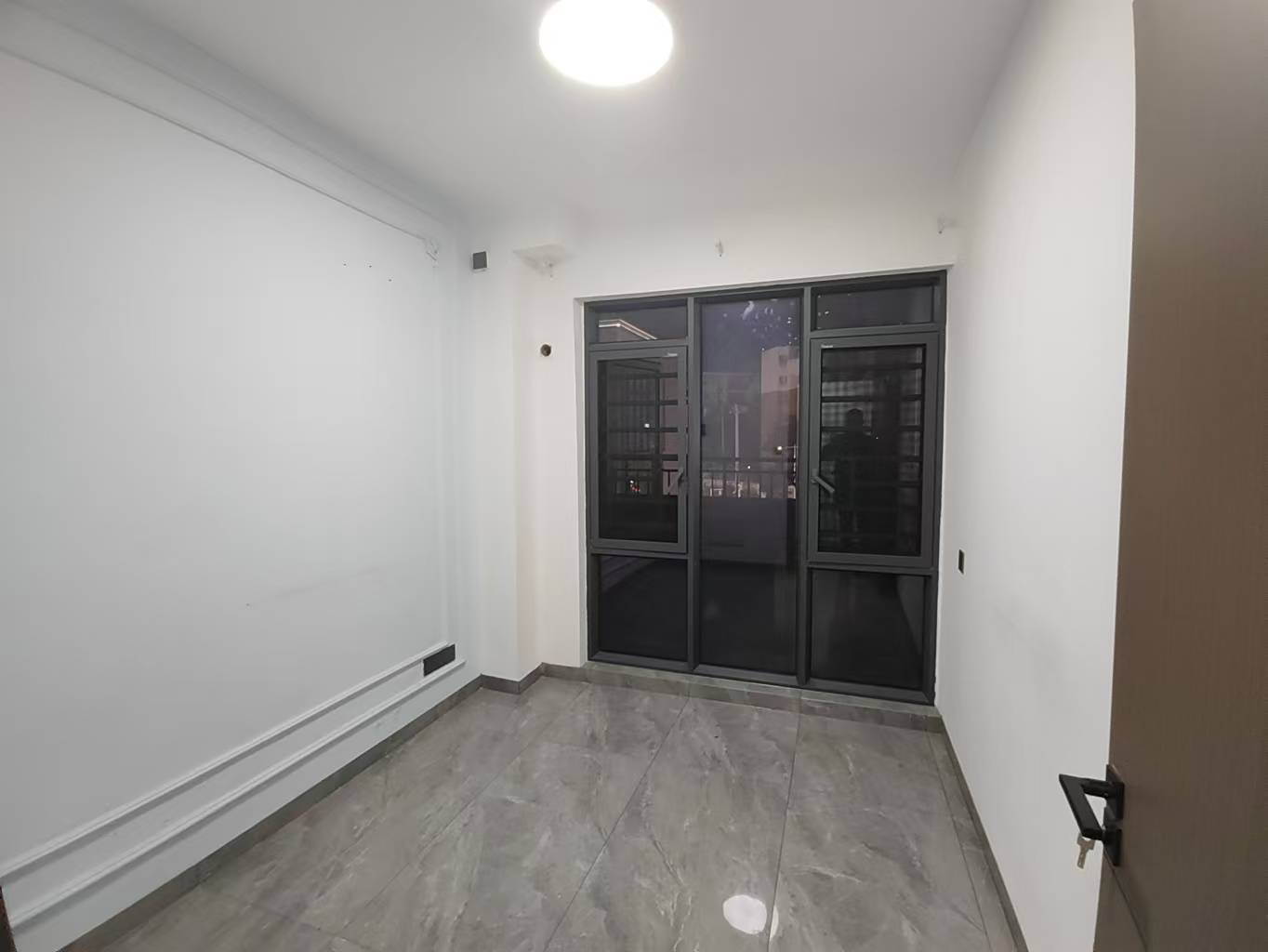 融冠乐城  4室2厅2卫    3500.0元/月室内图