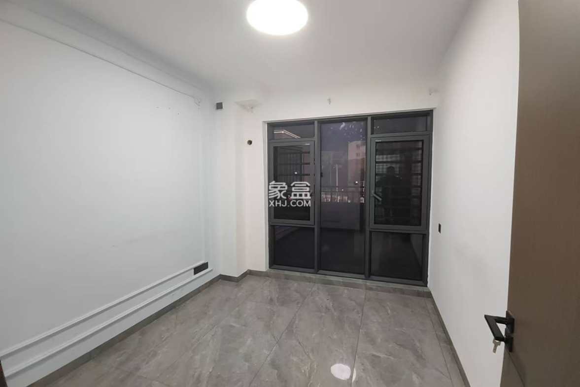 融冠乐城 4室2厅2卫 3500.0元/月 融冠乐城 4室2厅2卫 3500.0元/月室内图