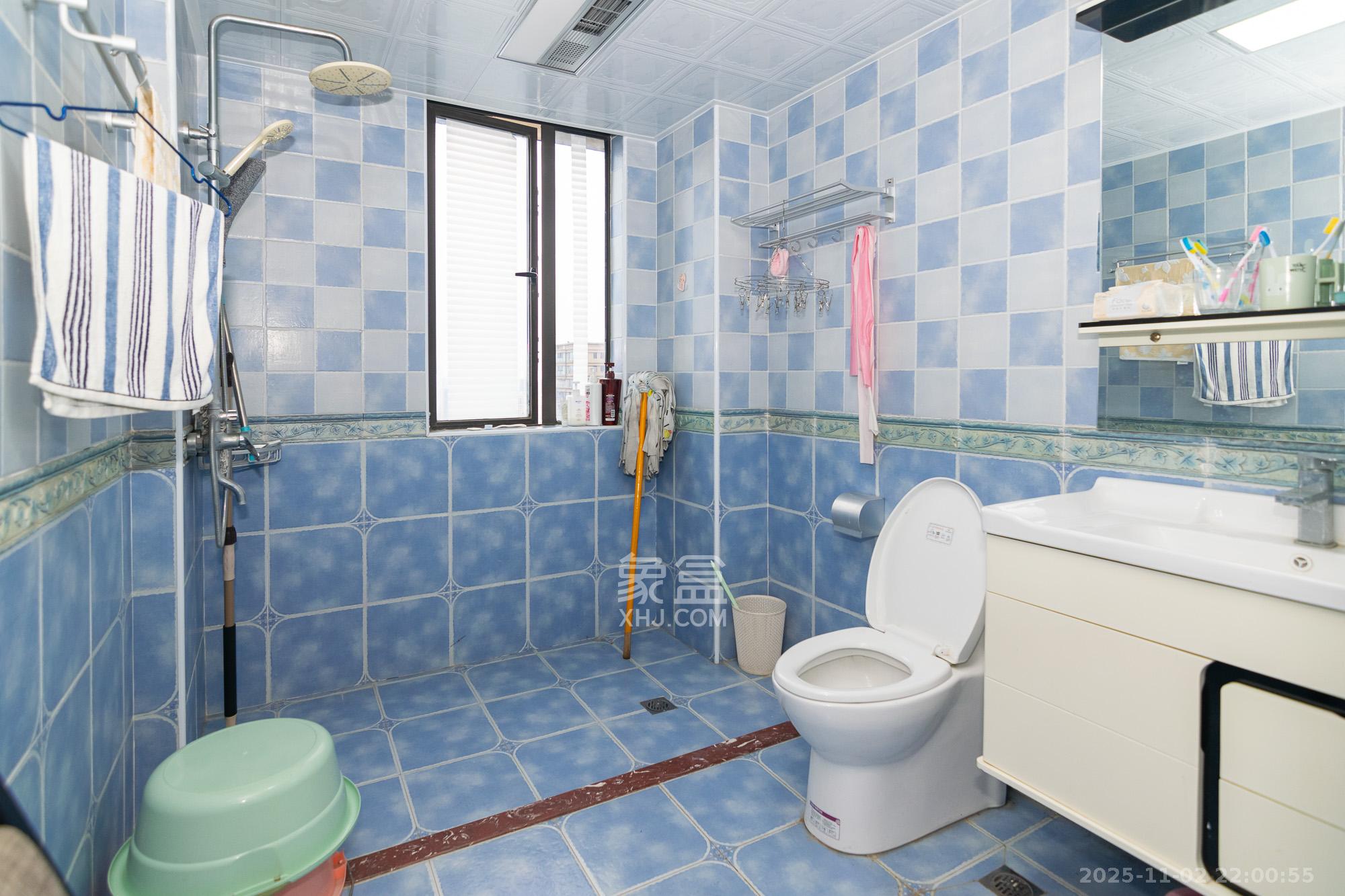 润和长郡(润和紫郡二三期) 5室2厅2卫 125.0万 润和长郡(润和紫郡二三期) 5室2厅2卫 125.0万卫生间