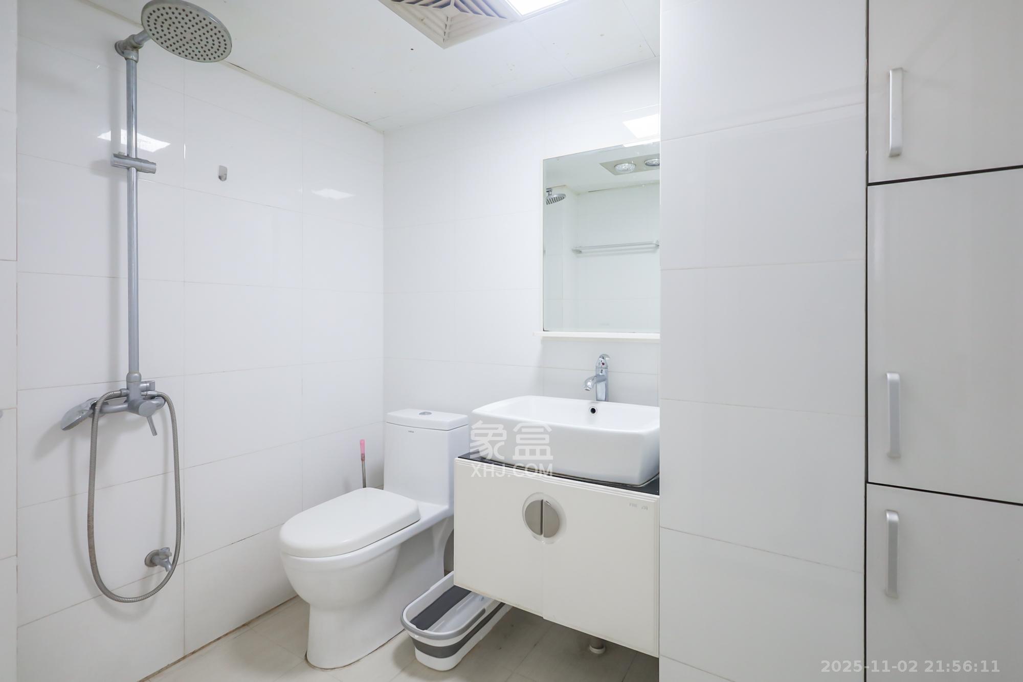 风华四季园  3室2厅2卫    102.0万卫生间