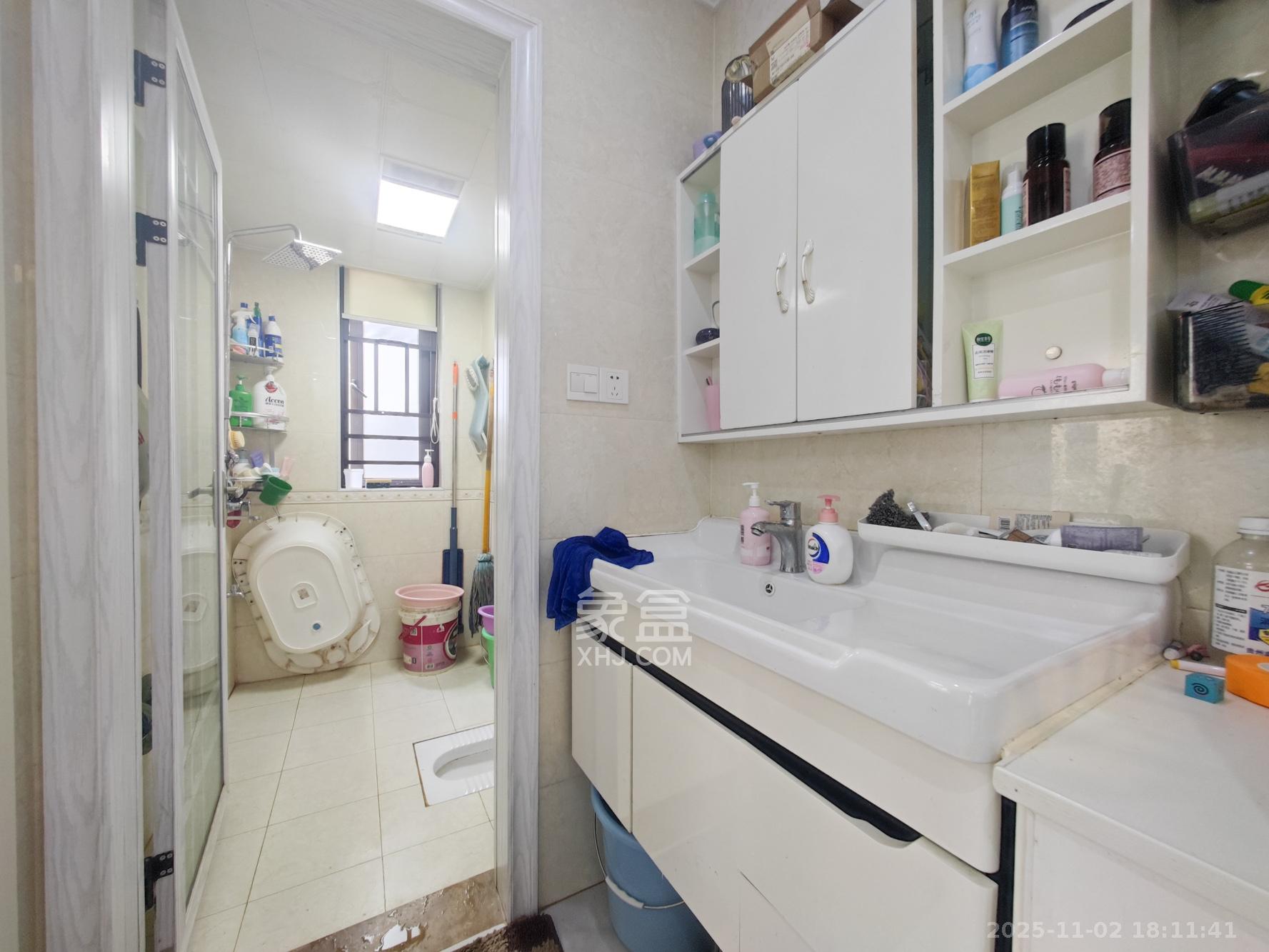 卓越蔚蓝城邦  3室1厅1卫    72.0万卫生间