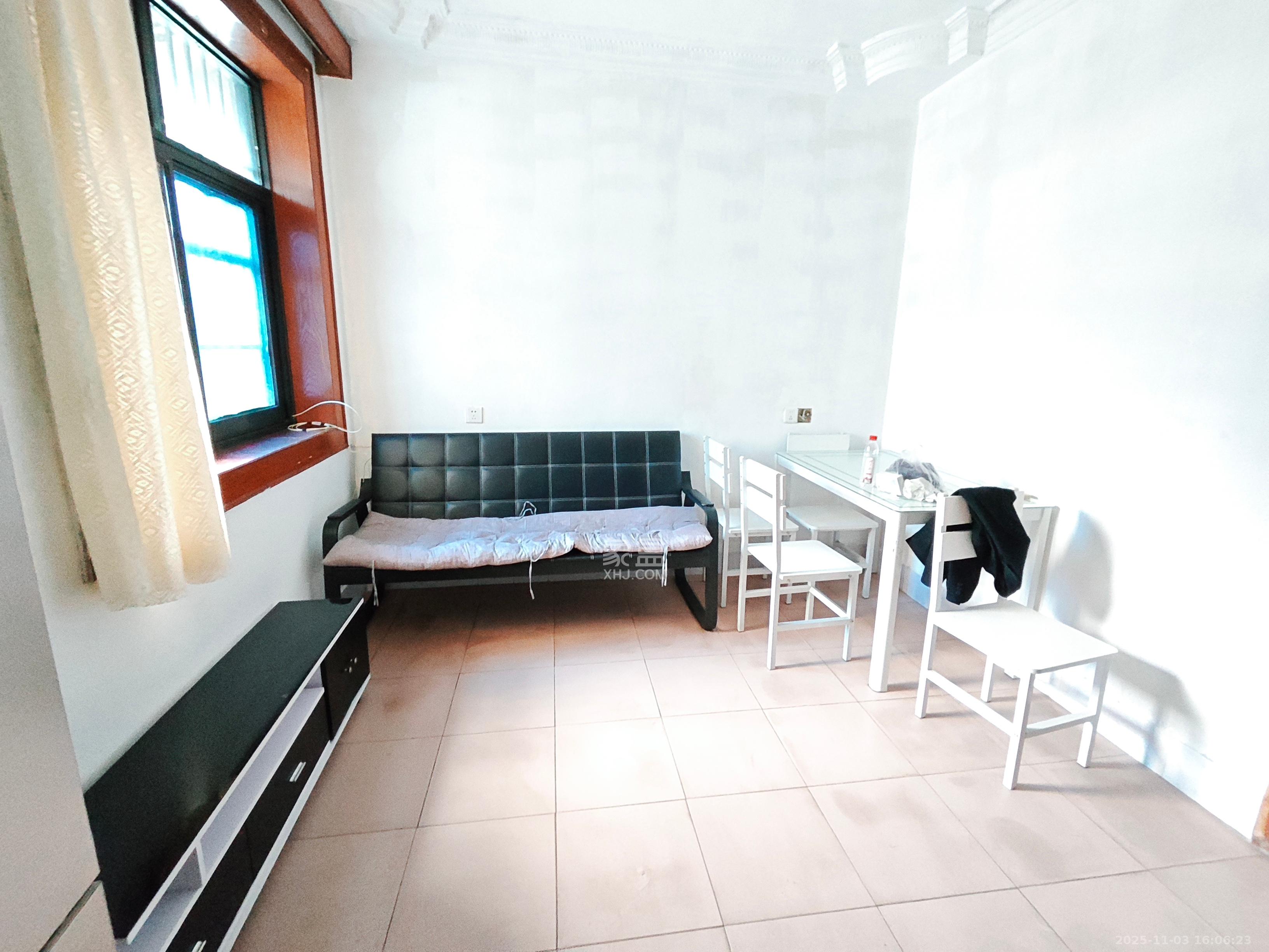 航天大院  2室1厅1卫    1300.0元/月室内图1