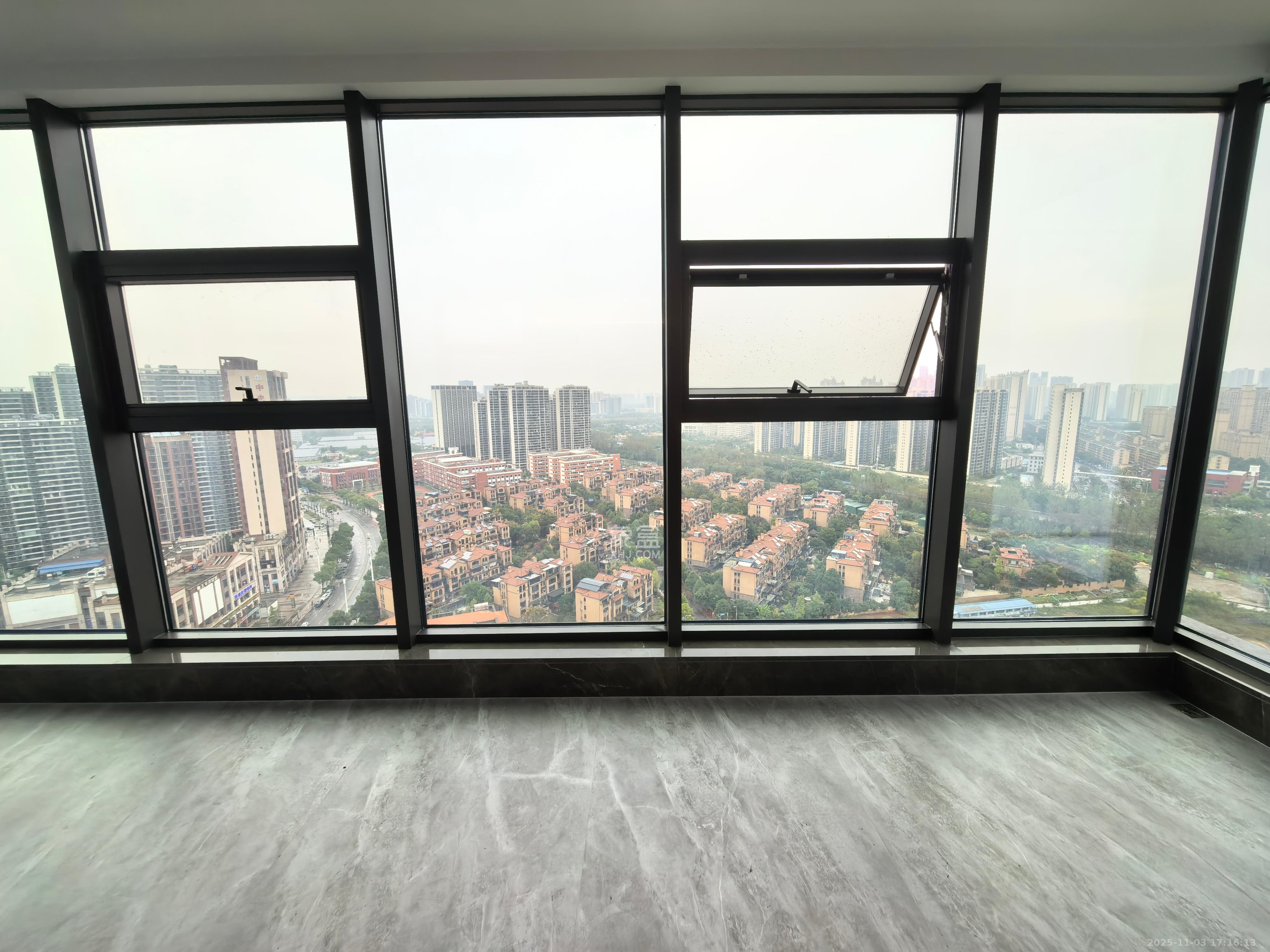 运达中央广场三期  4室2厅3卫    14000.0元/月室内图