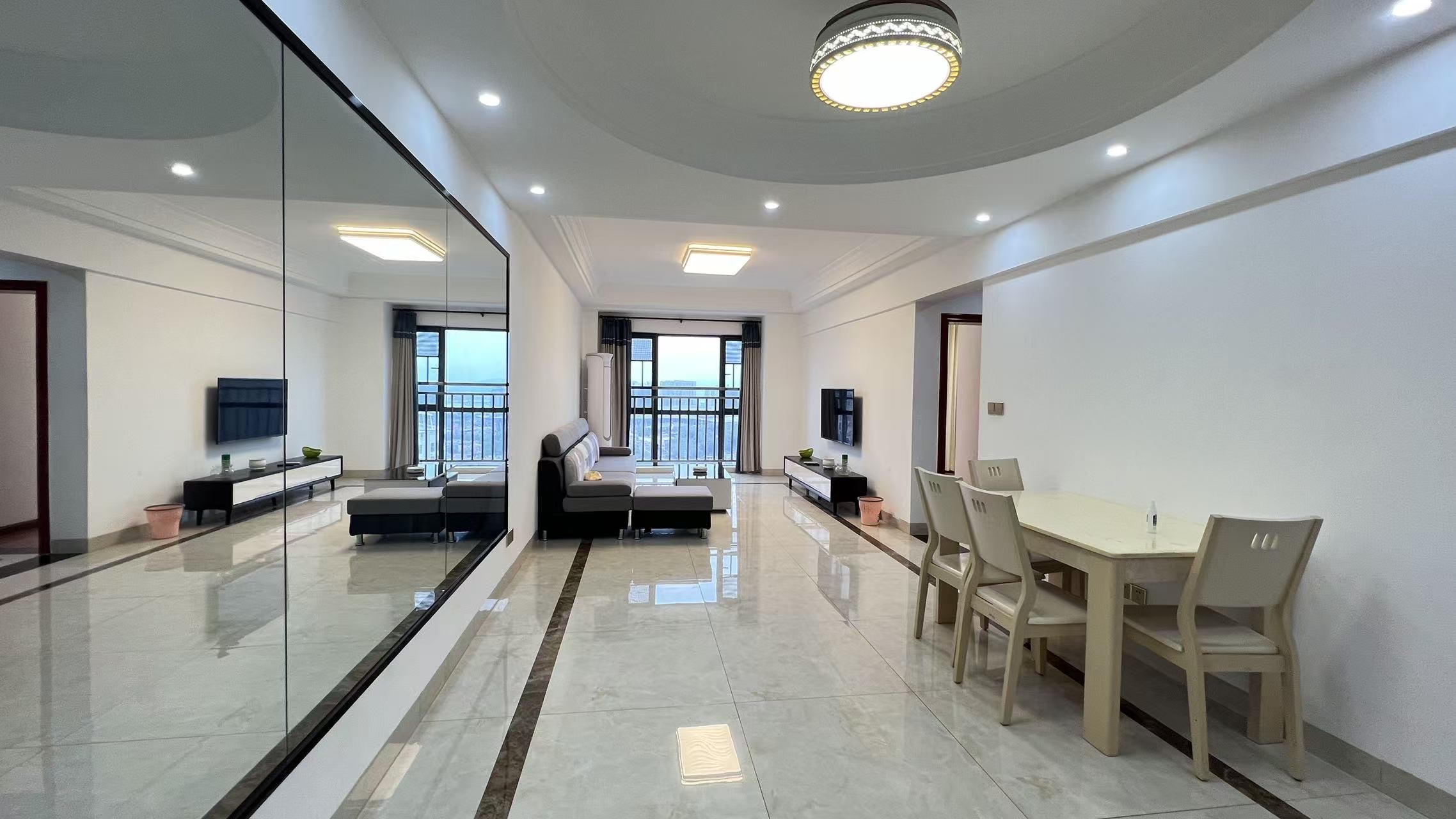 庐山春天  2室2厅1卫    2200.0元/月户型图