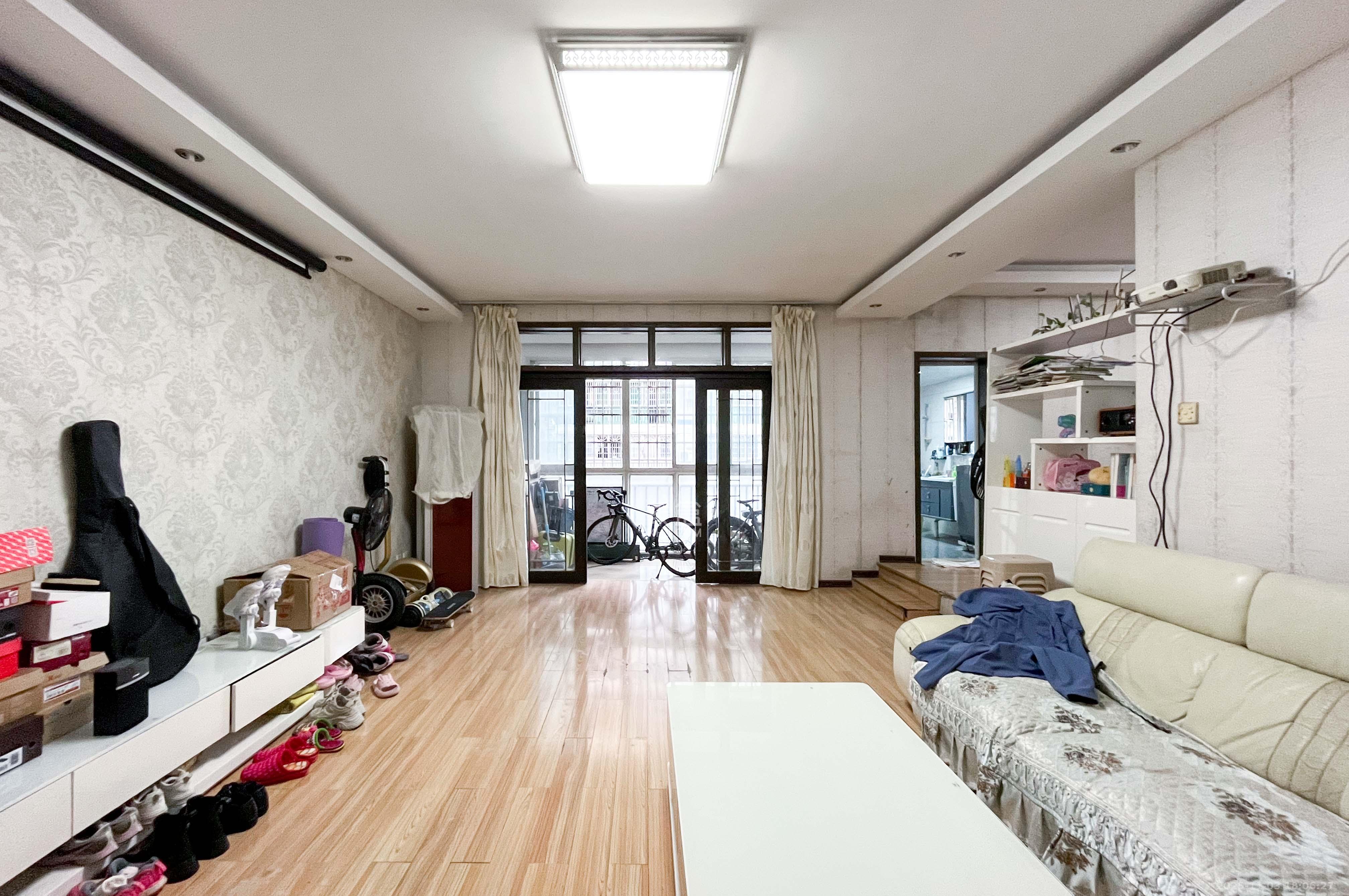 望麓锦园 1室2厅1卫 88.0万 望麓锦园 1室2厅1卫 88.0万客厅