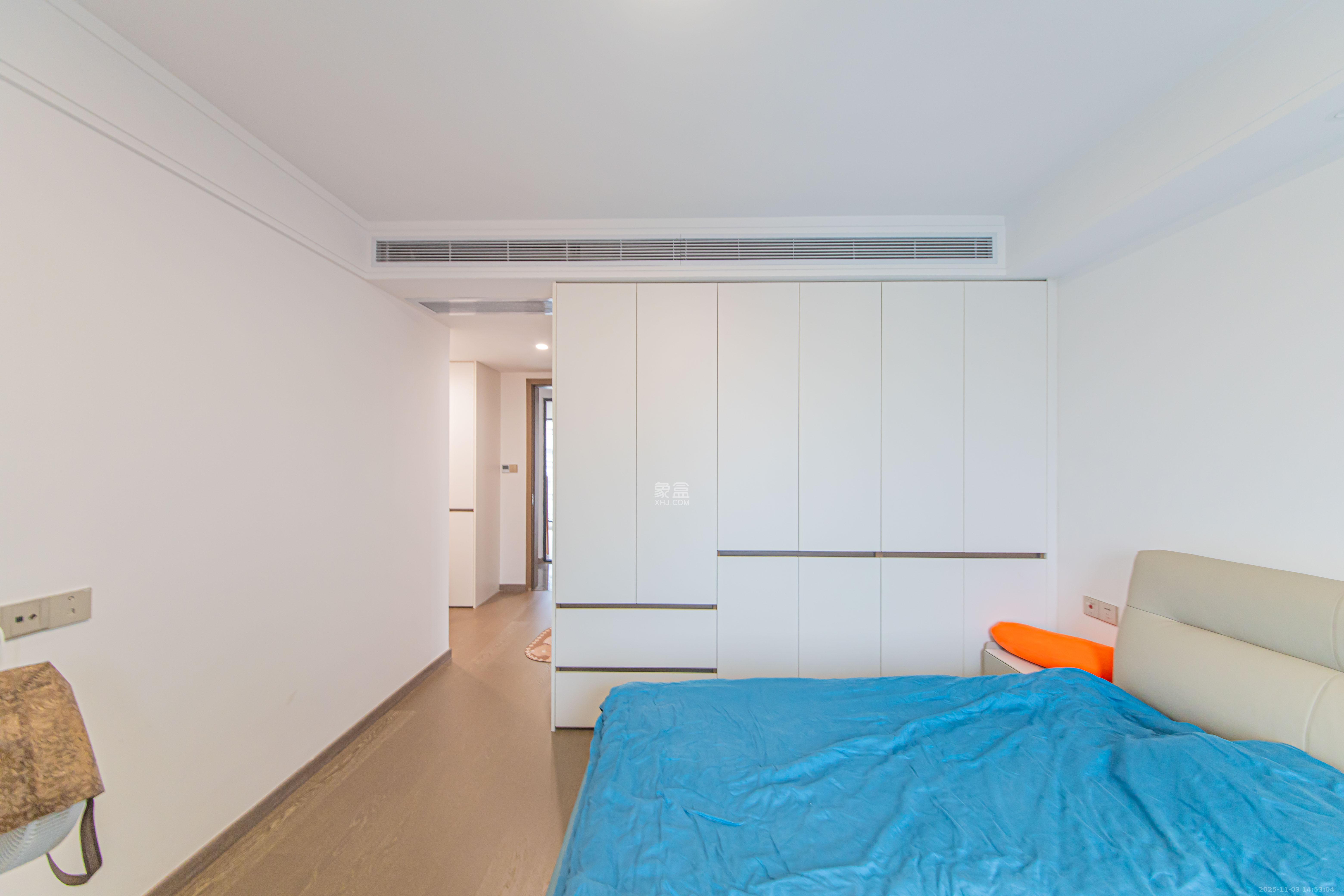 江悦和鸣  4室2厅2卫    235.0万卧室