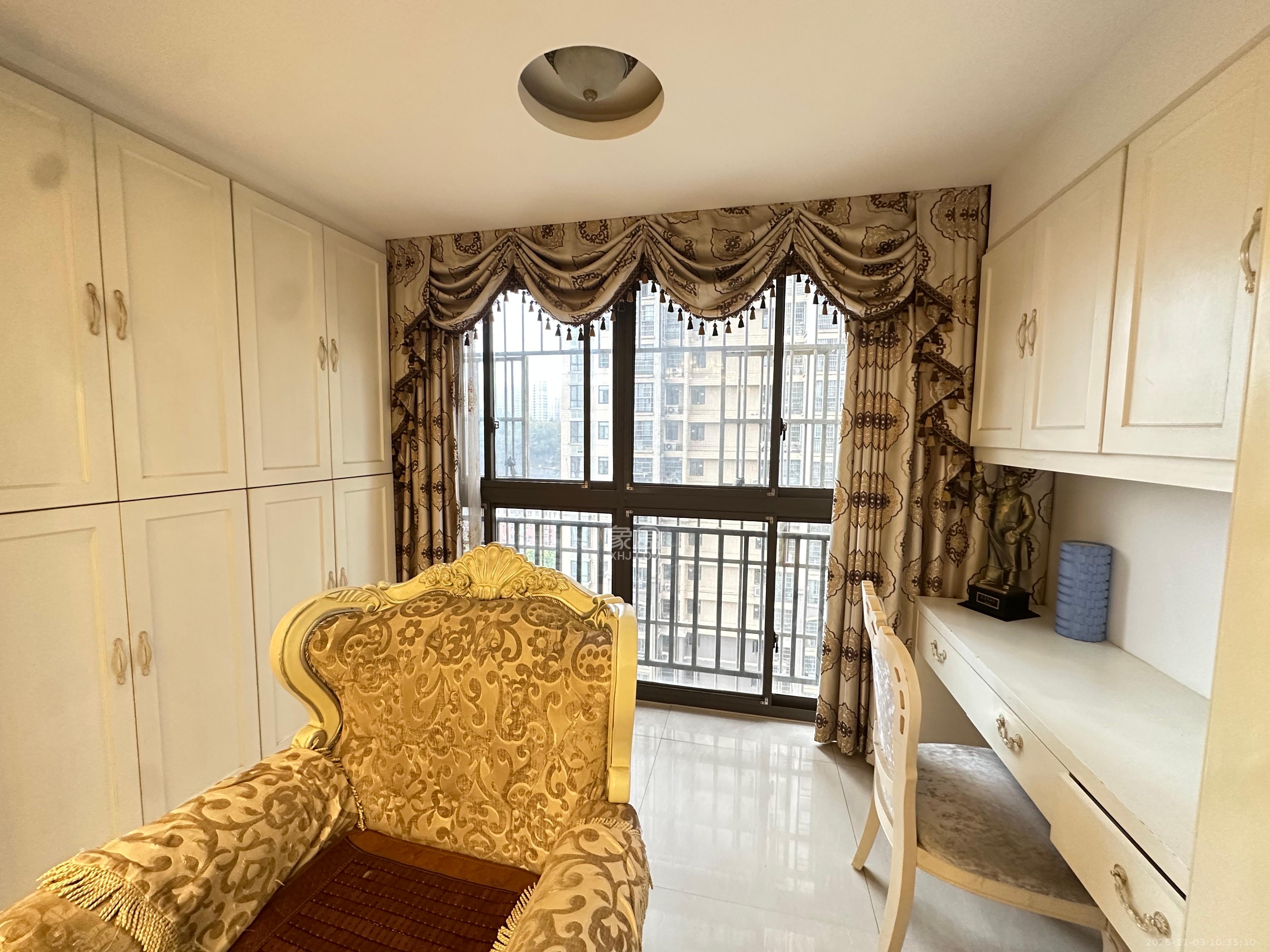 七里香榭  3室2厅1卫    2300.0元/月