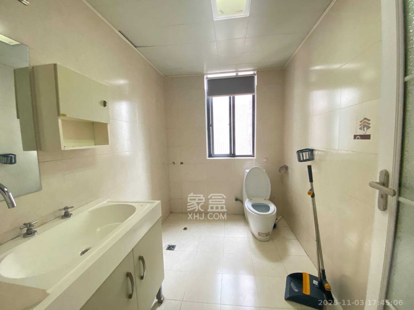 银港水晶城  3室2厅2卫    2500.0元/月室内图