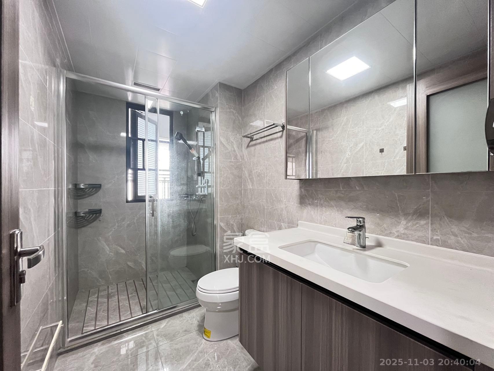 中海阅麓山二期  3室2厅2卫    3500.0元/月室内图