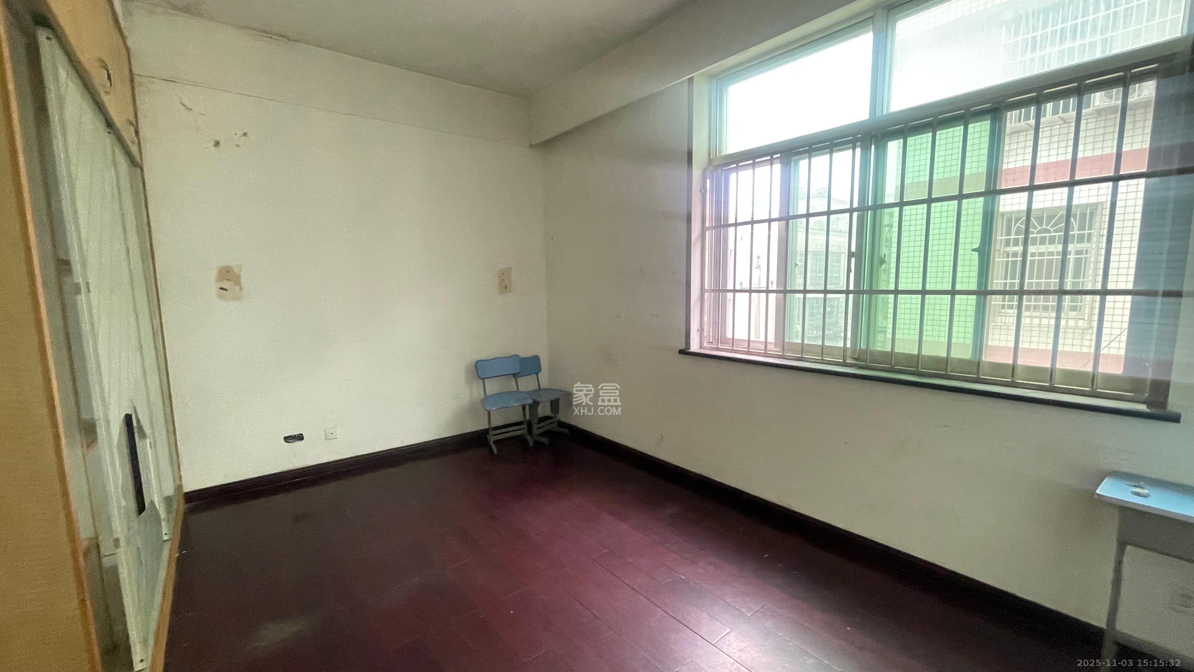 红星糖酒城  5室2厅1卫    3300.0元/月室内图