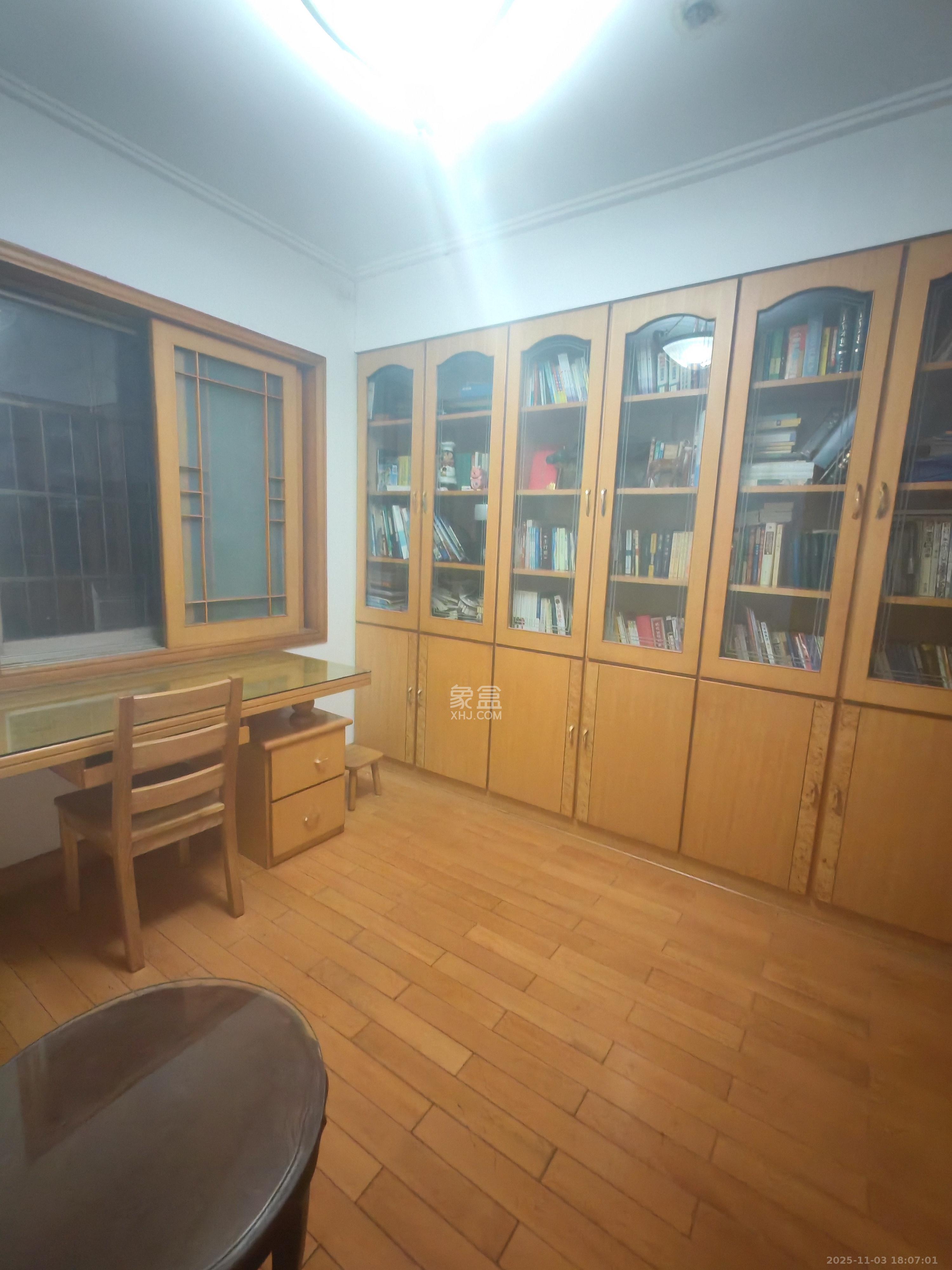 司法厅宿舍  1室0厅0卫    2300.0元/月室内图