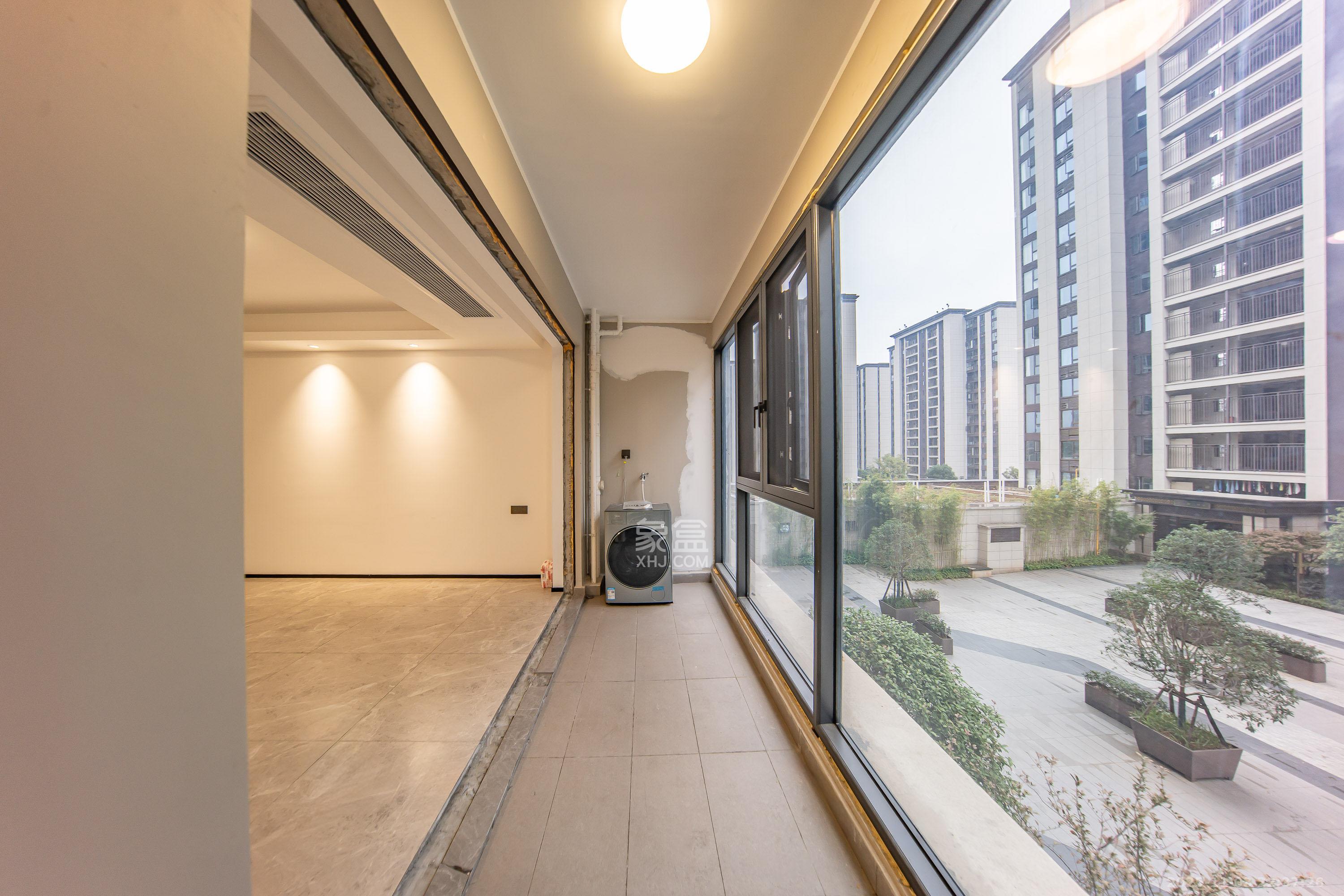 旭辉国宸府 4室2厅2卫 168.0万 旭辉国宸府 4室2厅2卫 168.0万阳台