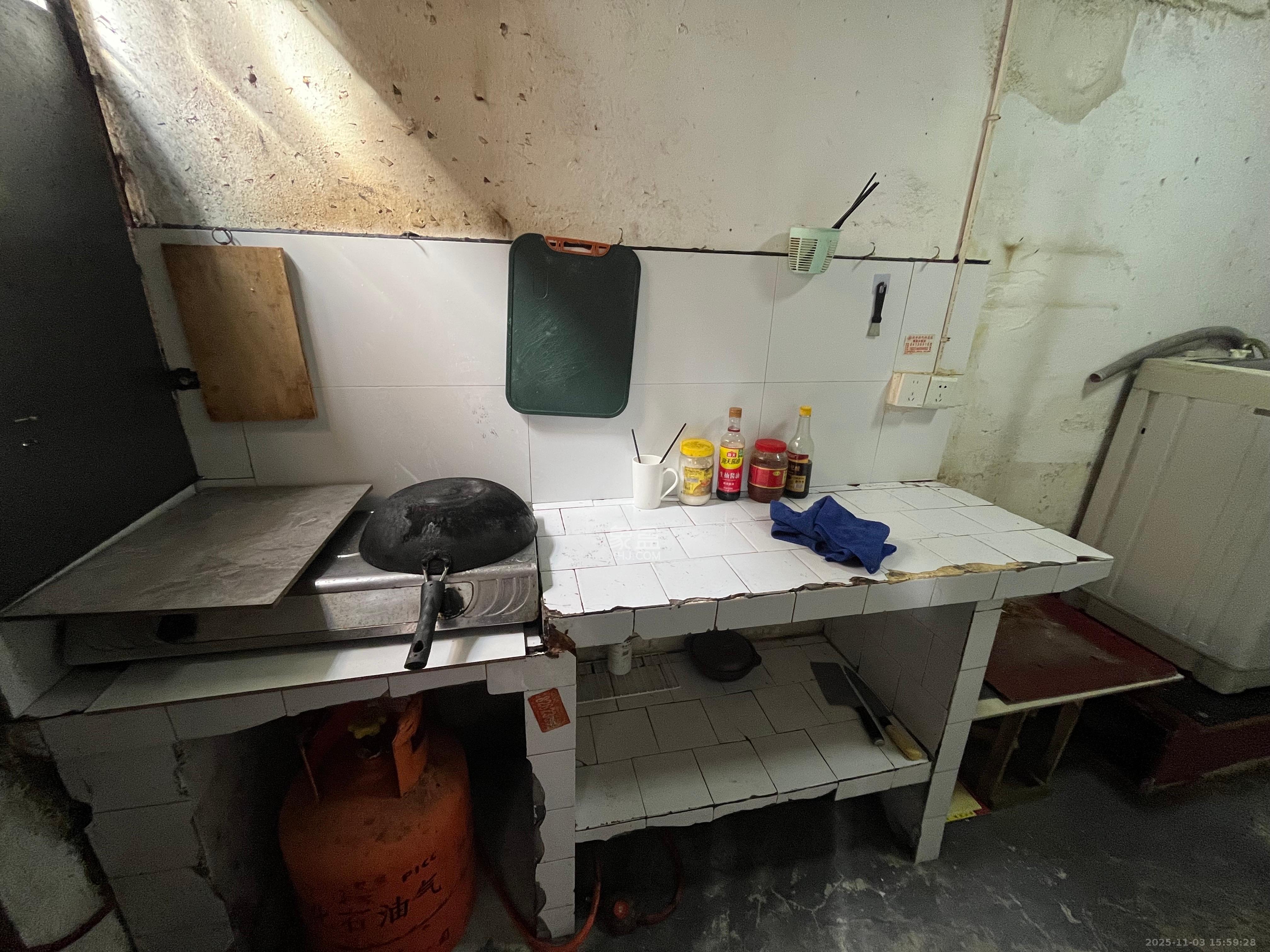 曙光小区  1室1厅1卫    800.0元/月室内图