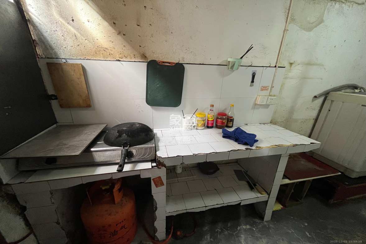 曙光小区 1室1厅1卫 800.0元/月 曙光小区 1室1厅1卫 800.0元/月室内图