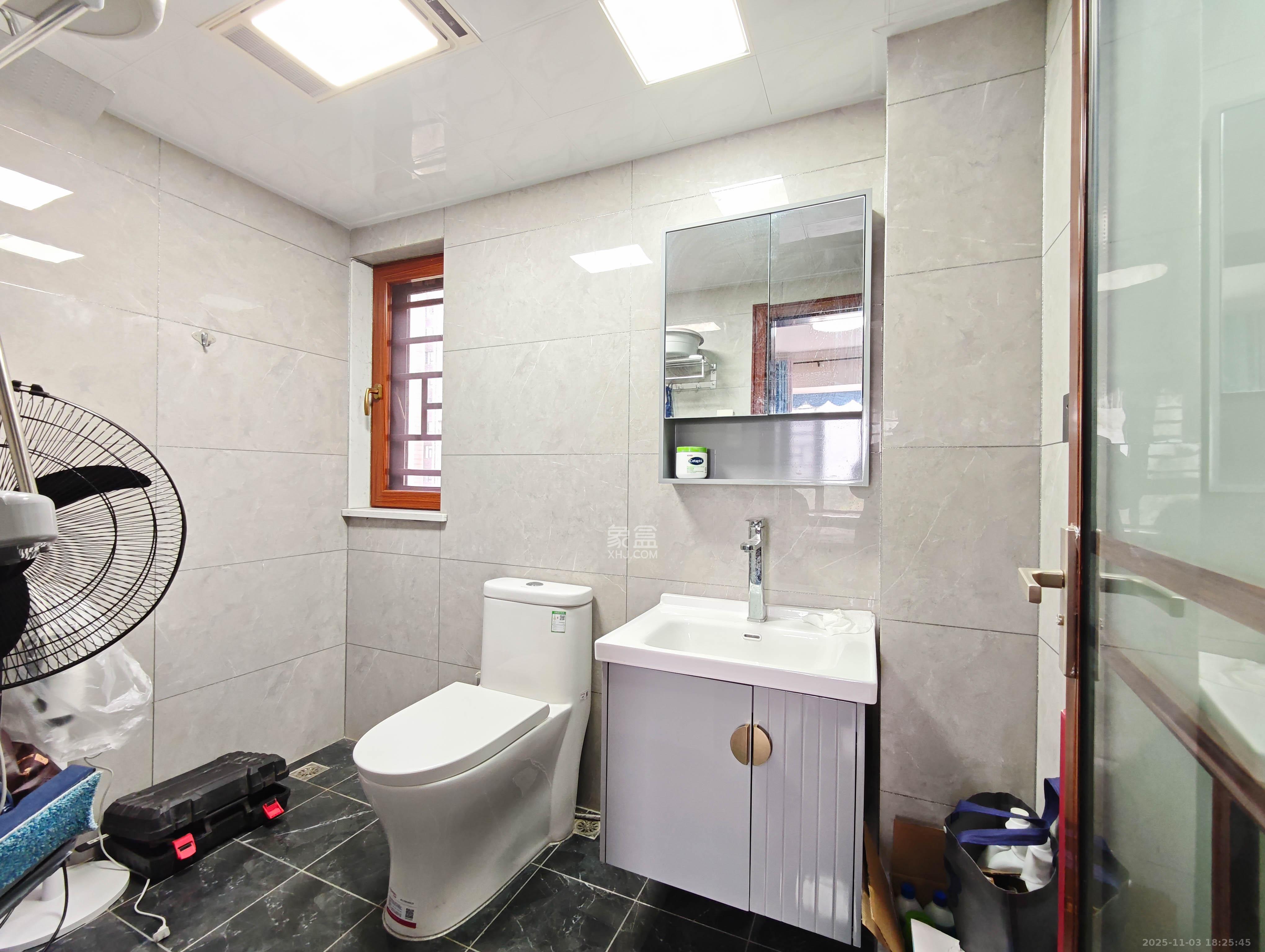 保利东郡 3室2厅2卫 108.0万 保利东郡 3室2厅2卫 108.0万卫生间