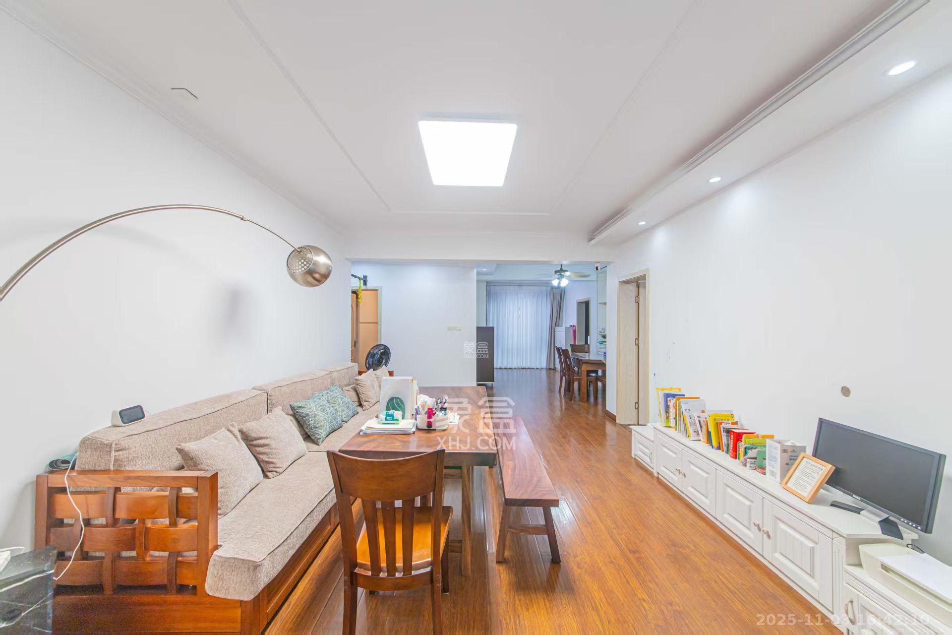 生活艺术城  3室2厅2卫    2500.0元/月室内图