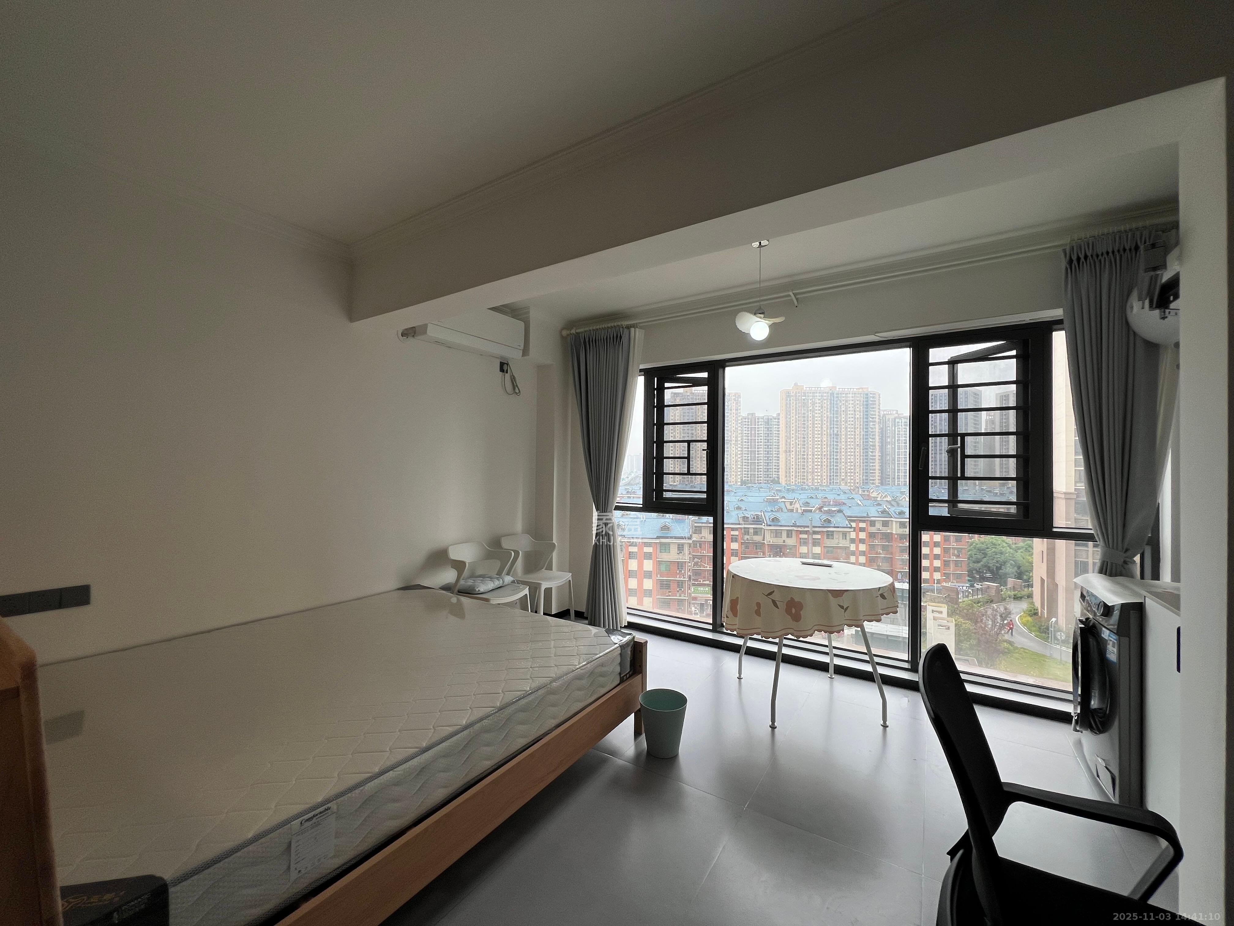 云和华府  1室1厅1卫    1600.0元/月室内图