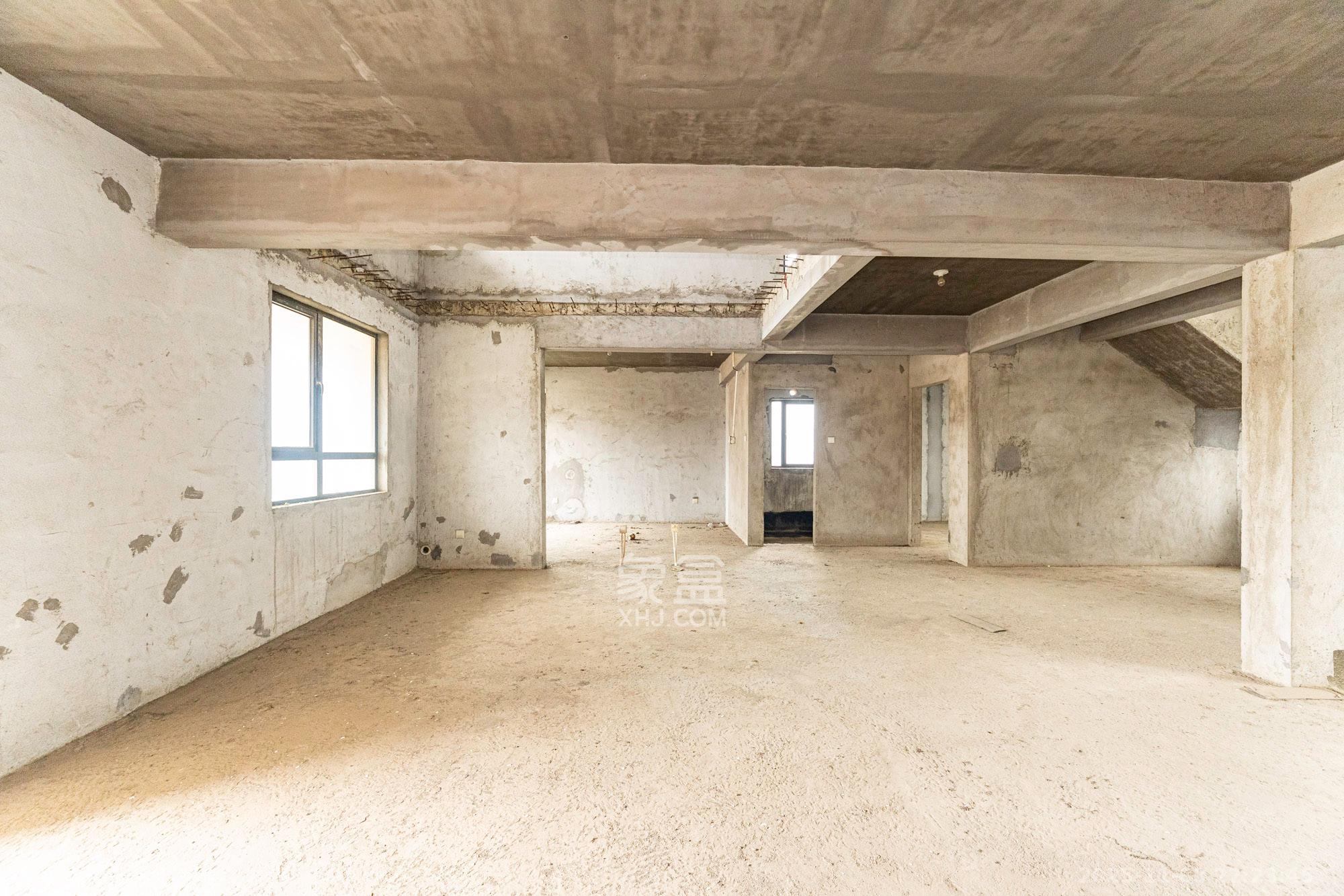 长大卧琥  6室2厅3卫    165.0万