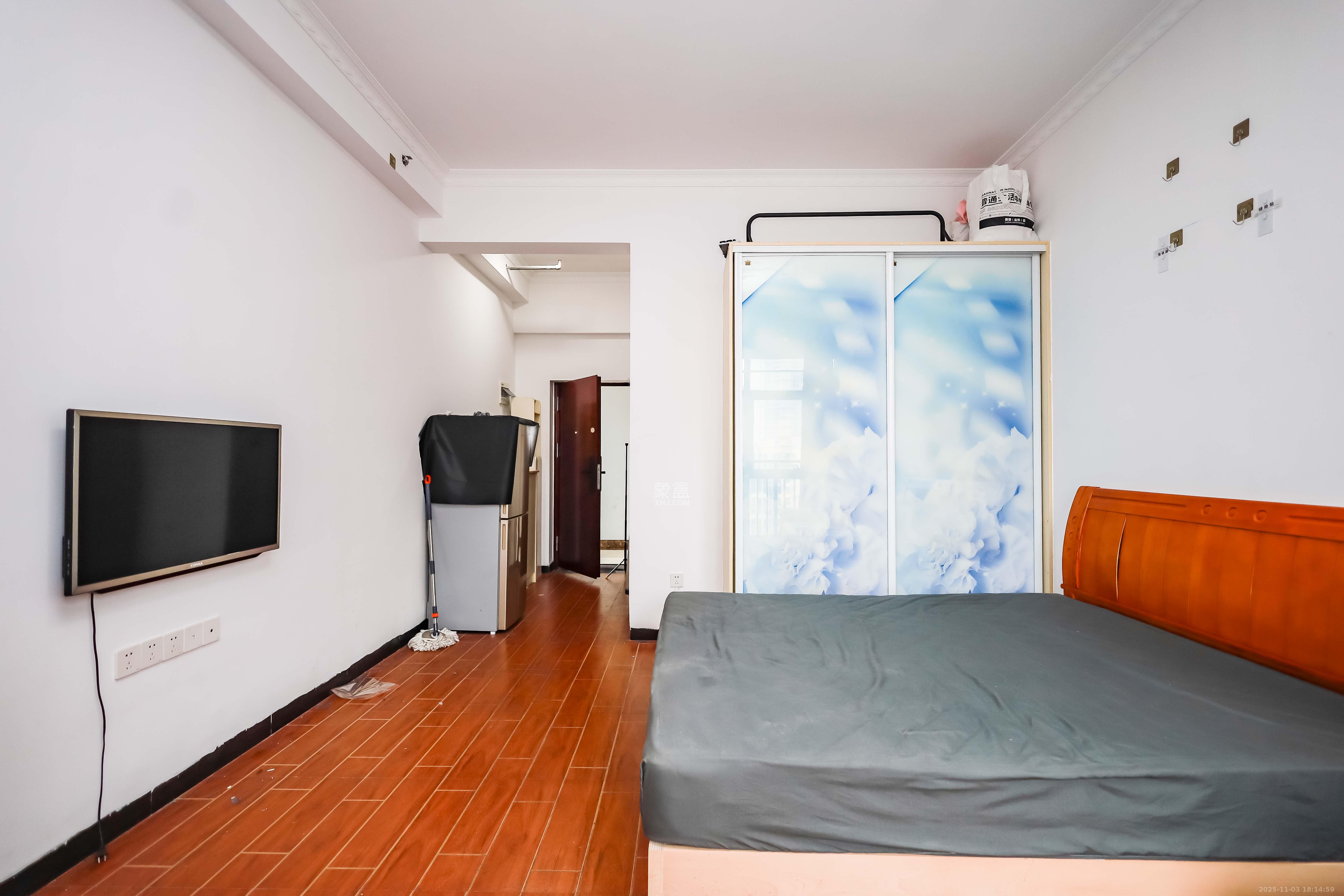 荣盛花语馨苑 1室1厅1卫 20.0万 荣盛花语馨苑 1室1厅1卫 20.0万卧室