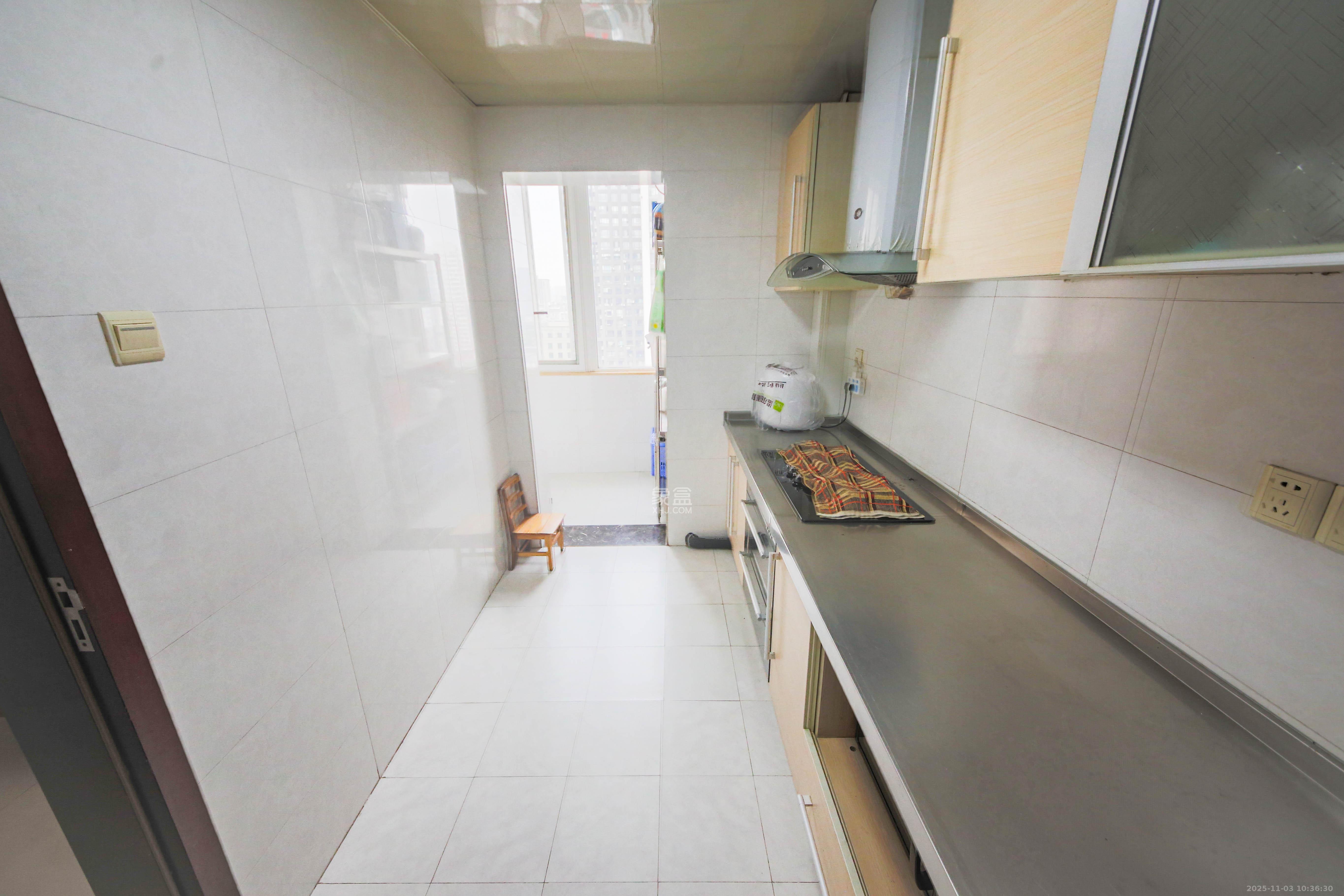 HC新城（建工集团单位房）  3室2厅1卫    180.0万厨房