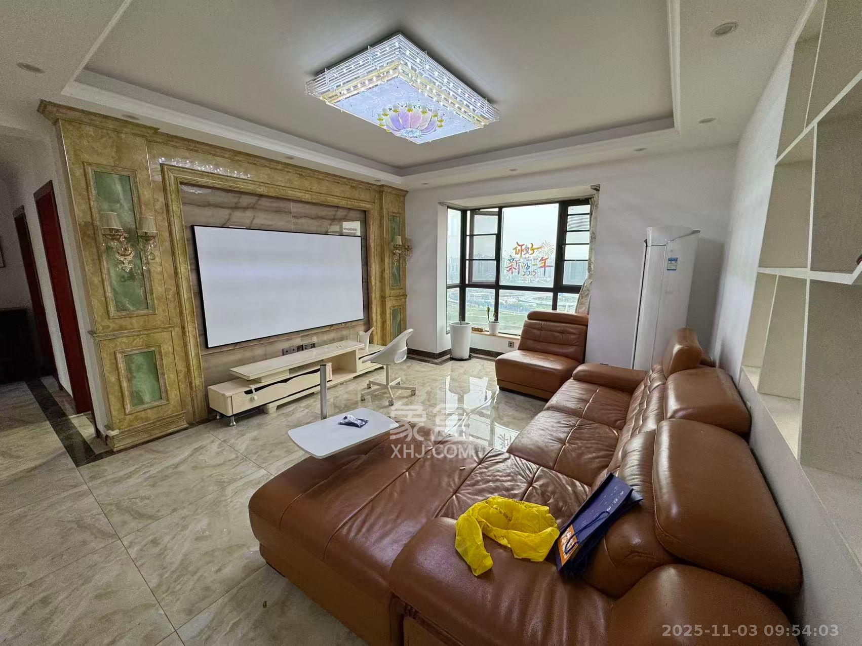 万象凯旋湾  3室2厅2卫    3300.0元/月