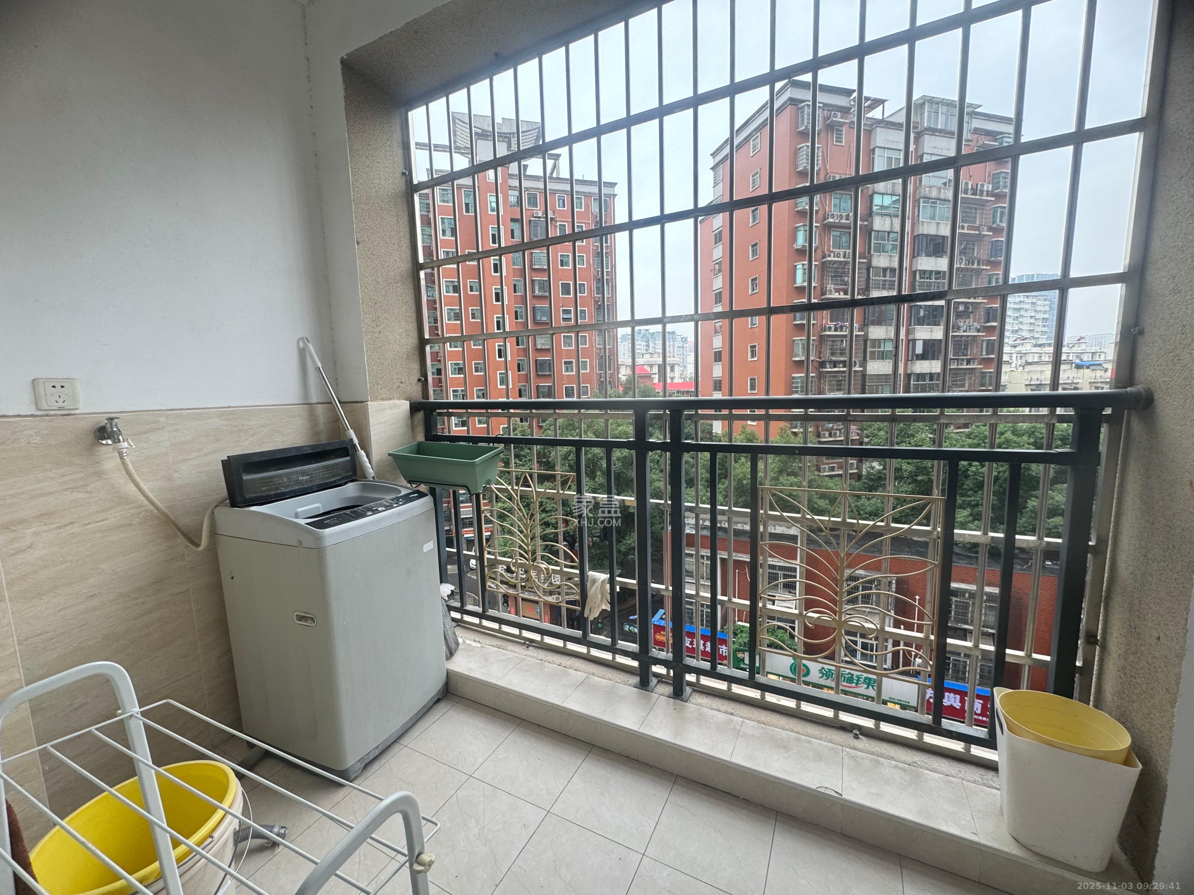 阳光锦城  3室2厅1卫    2500.0元/月室内图