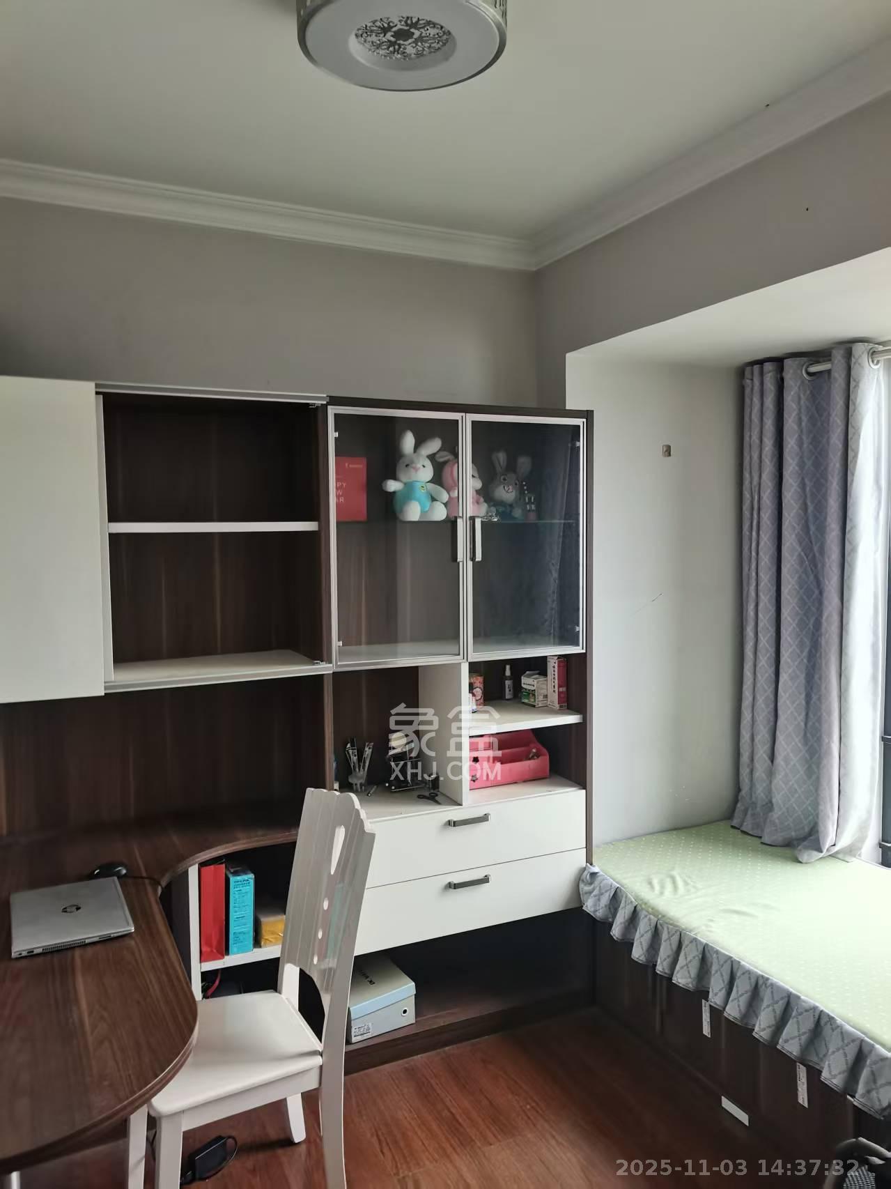 万科城 3室2厅1卫 2300.0元/月 万科城 3室2厅1卫 2300.0元/月室内图