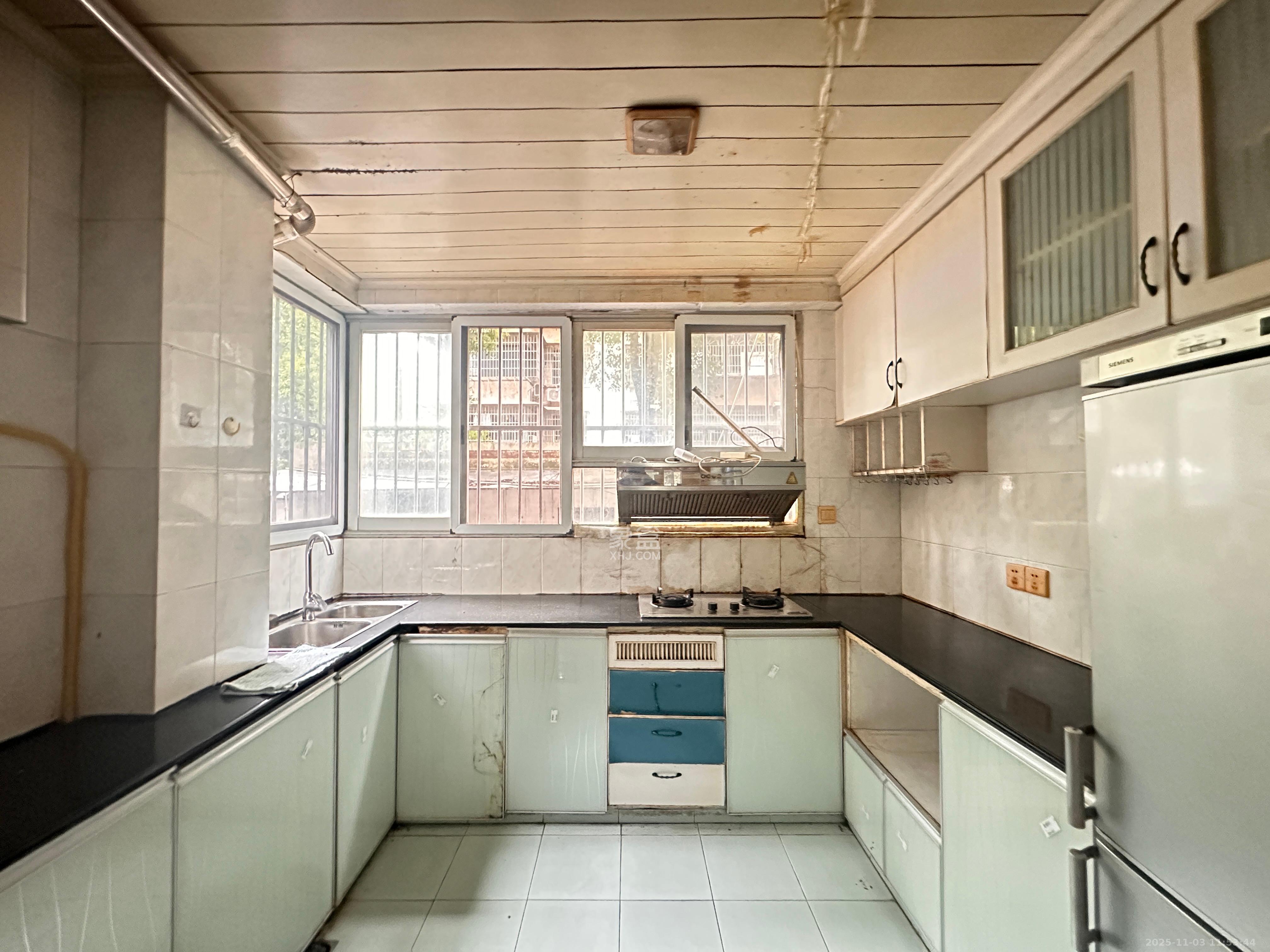 湘计花园  1室0厅0卫    2300.0元/月室内图