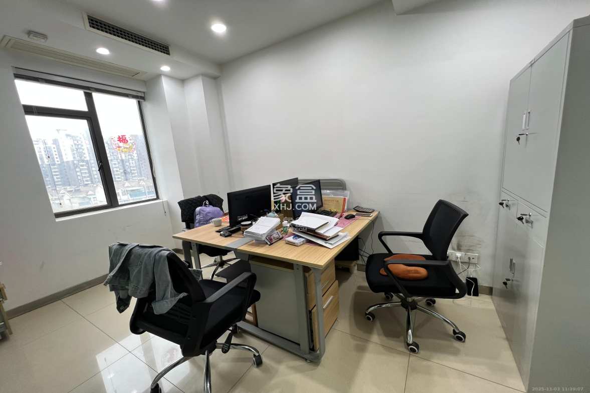 长房中庭国际(东郡华蓉广场) 3室2厅1卫 6200.0元/月 长房中庭国际(东郡华蓉广场) 3室2厅1卫 6200.0元/月室内图