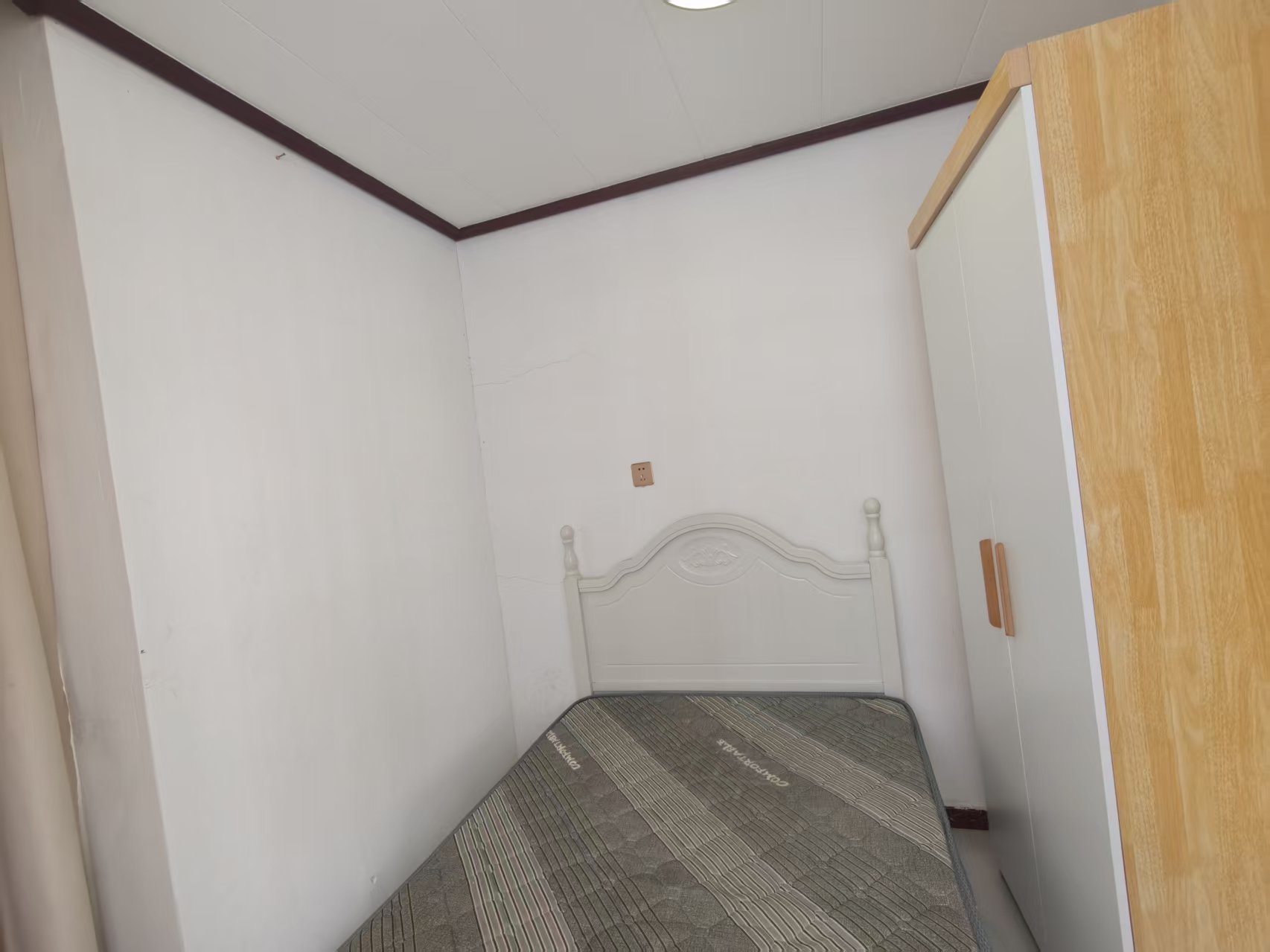 椰城大厦 3室2厅1卫 2400.0元/月 椰城大厦 3室2厅1卫 2400.0元/月室内图