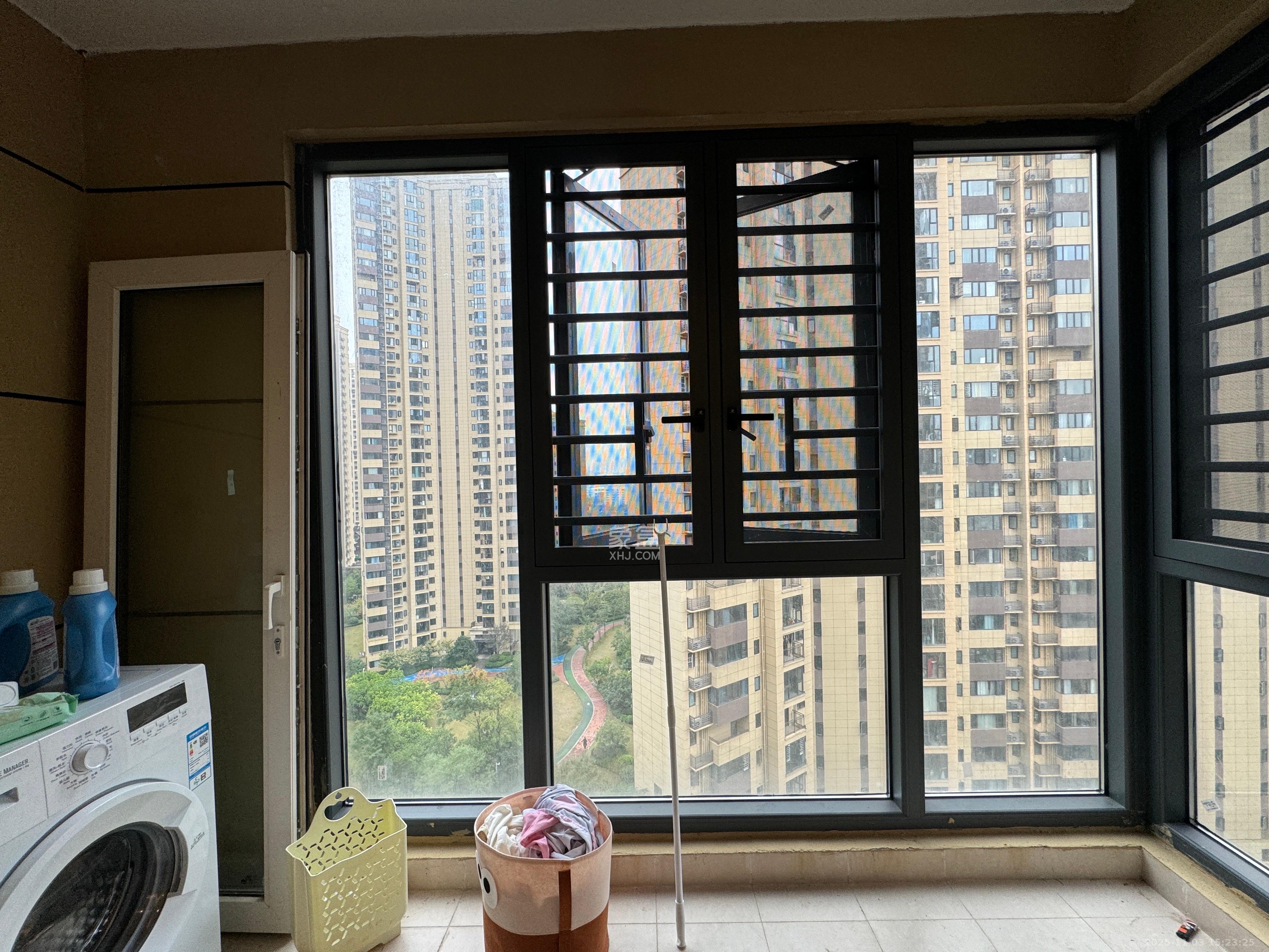 保利香槟国际  3室1厅2卫    1900.0元/月室内图