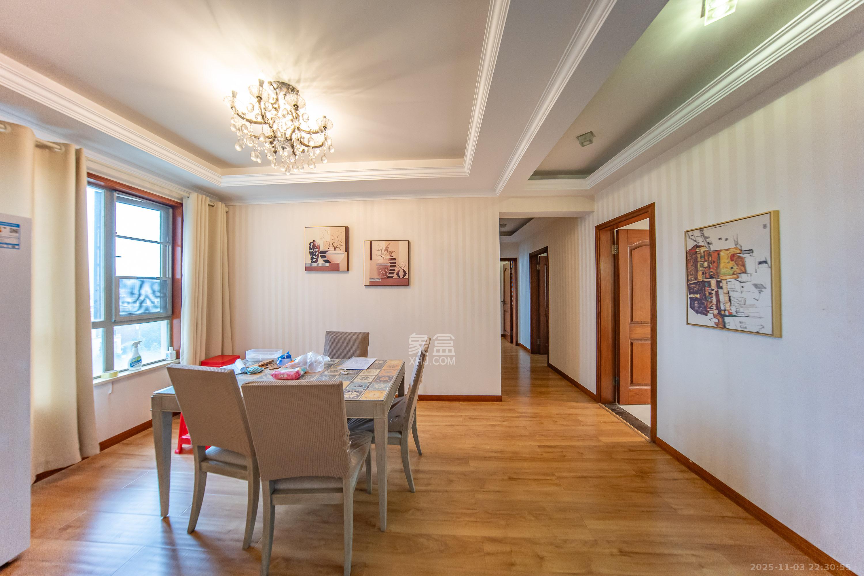 米兰春天 3室2厅2卫 85.0万 米兰春天 3室2厅2卫 85.0万客厅