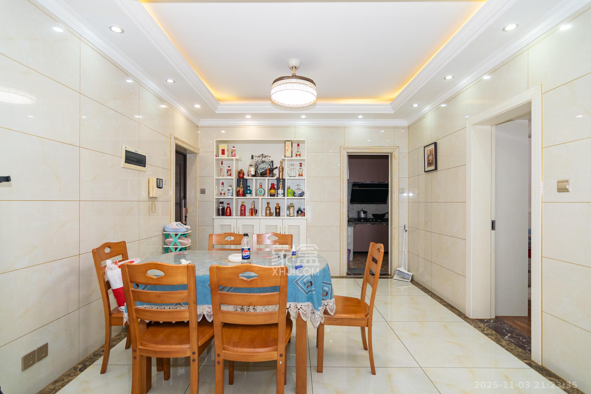 新雅黄金苑  2室2厅1卫    44.8万客厅