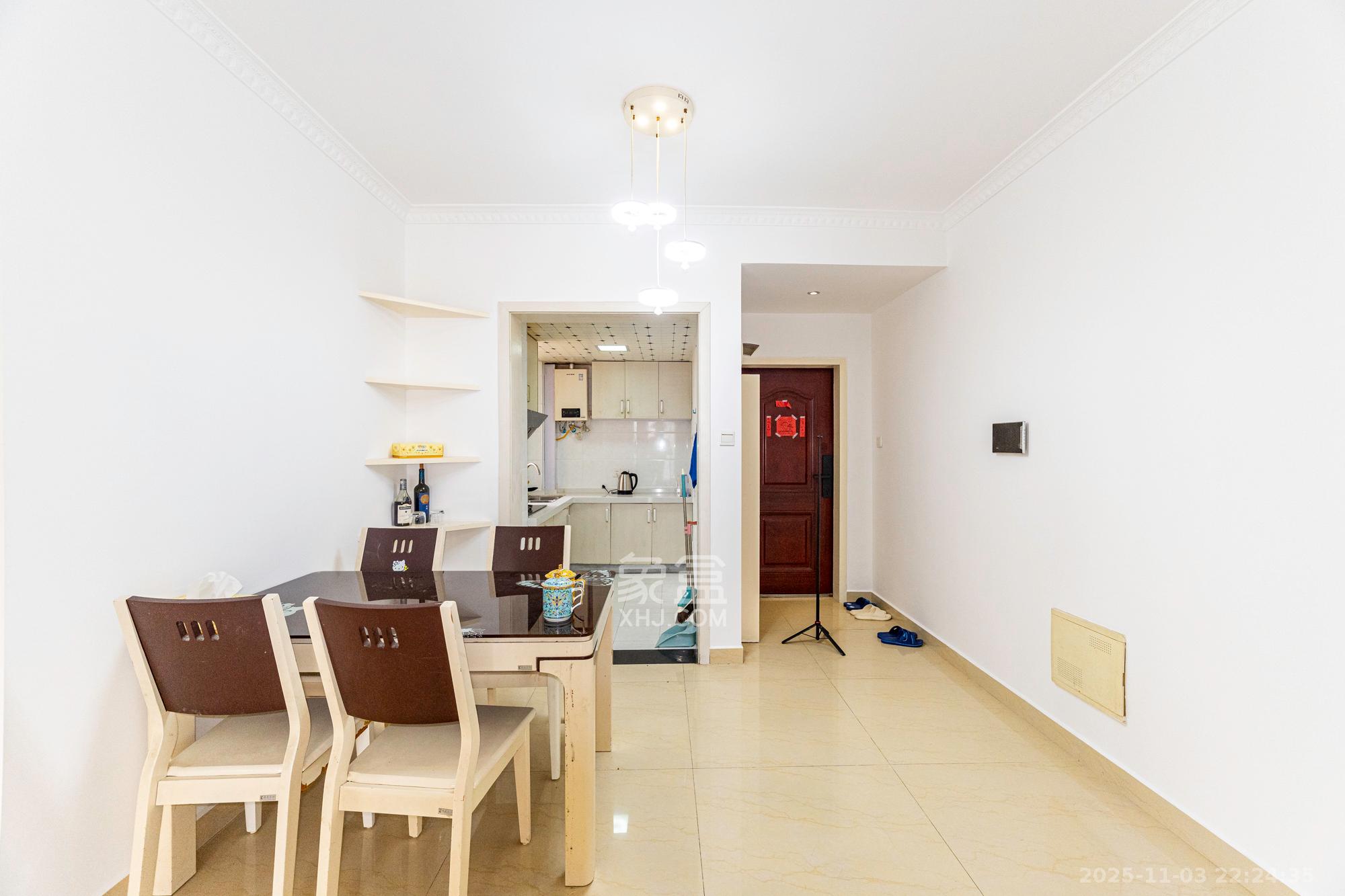 恒广国际景园一二区 2室1厅1卫 55.0万 恒广国际景园一二区 2室1厅1卫 55.0万客厅