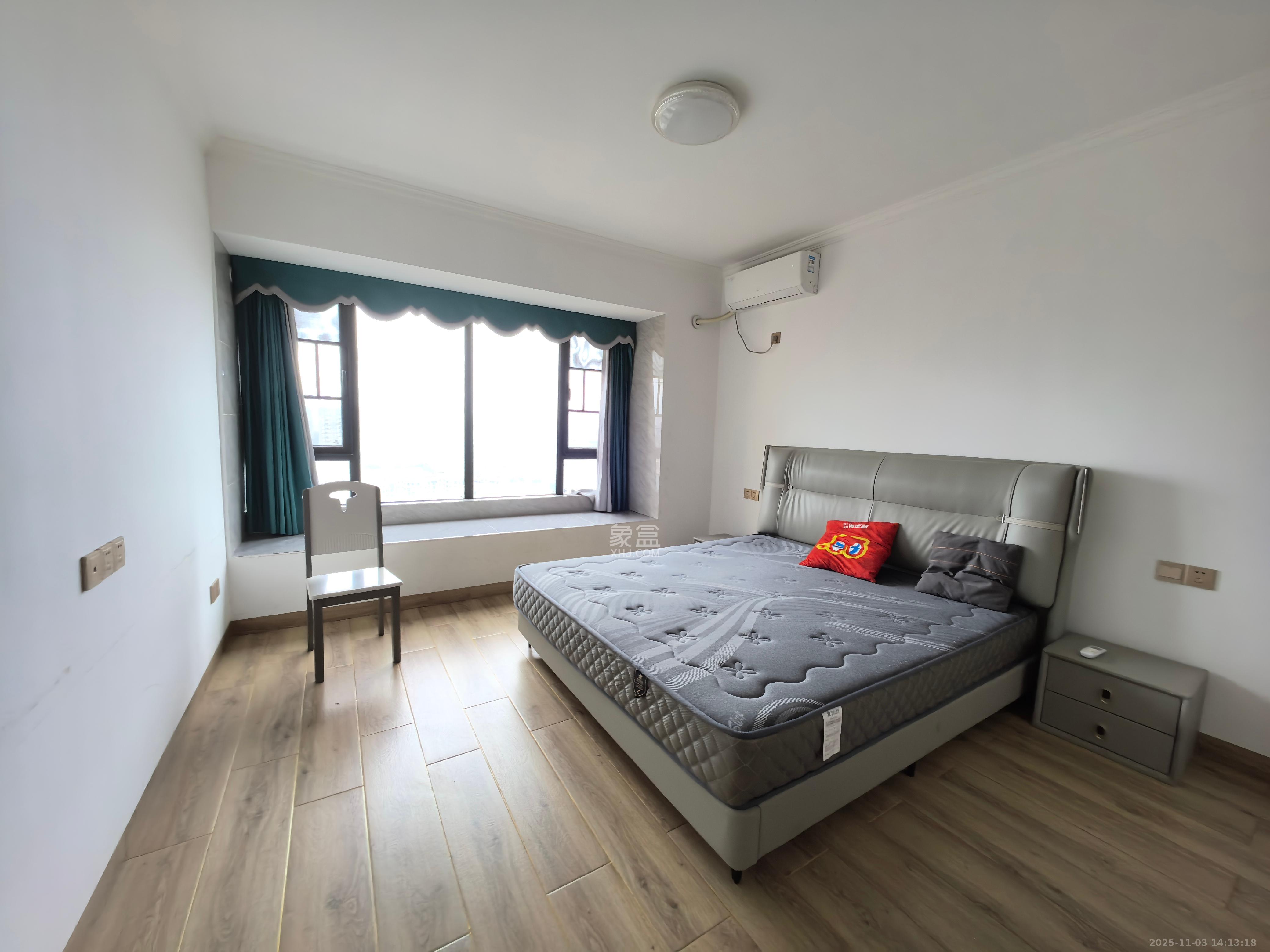 深业睿城  4室2厅2卫    3000.0元/月室内图