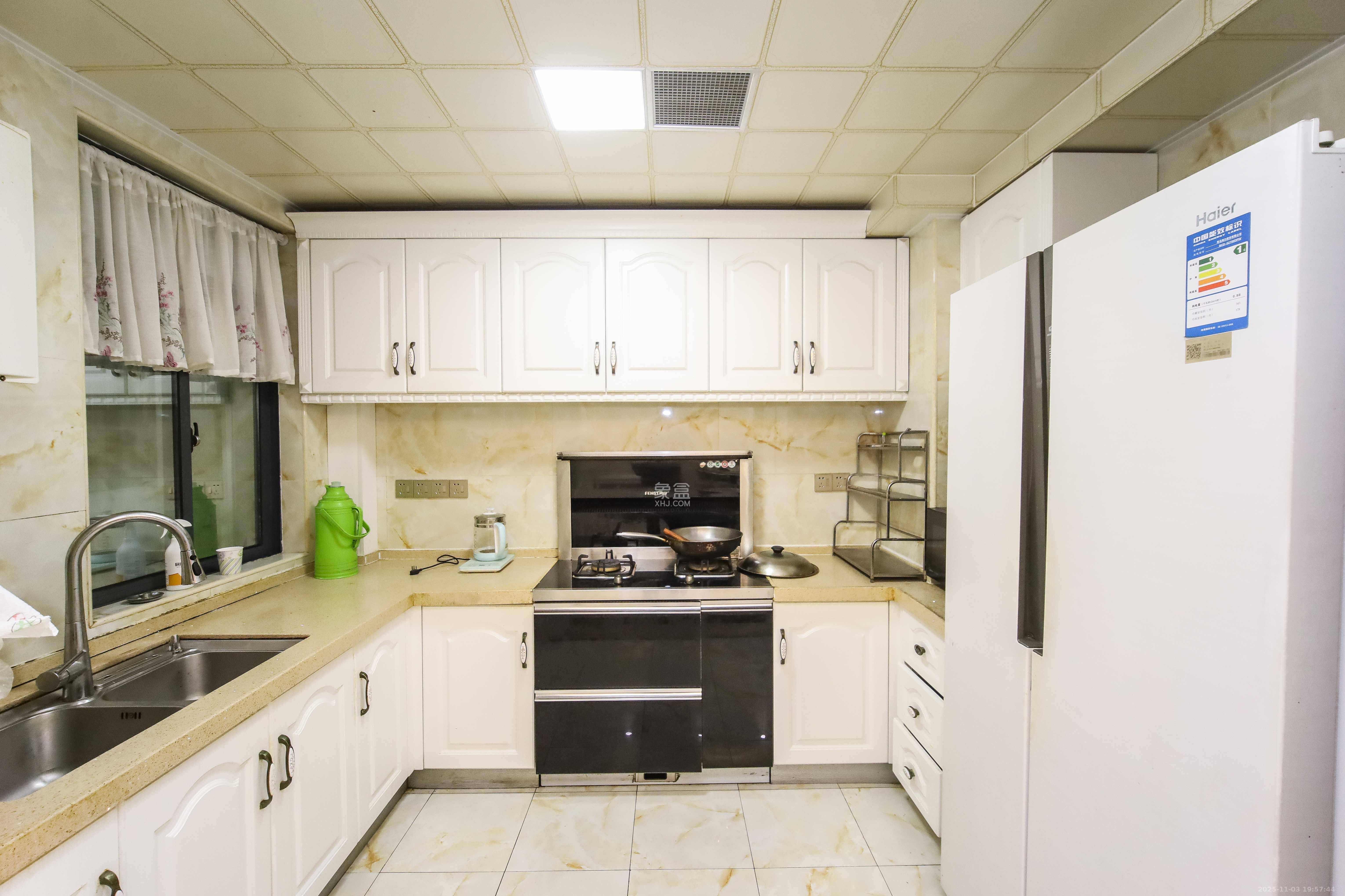 江河双水湾  4室2厅2卫    152.0万厨房