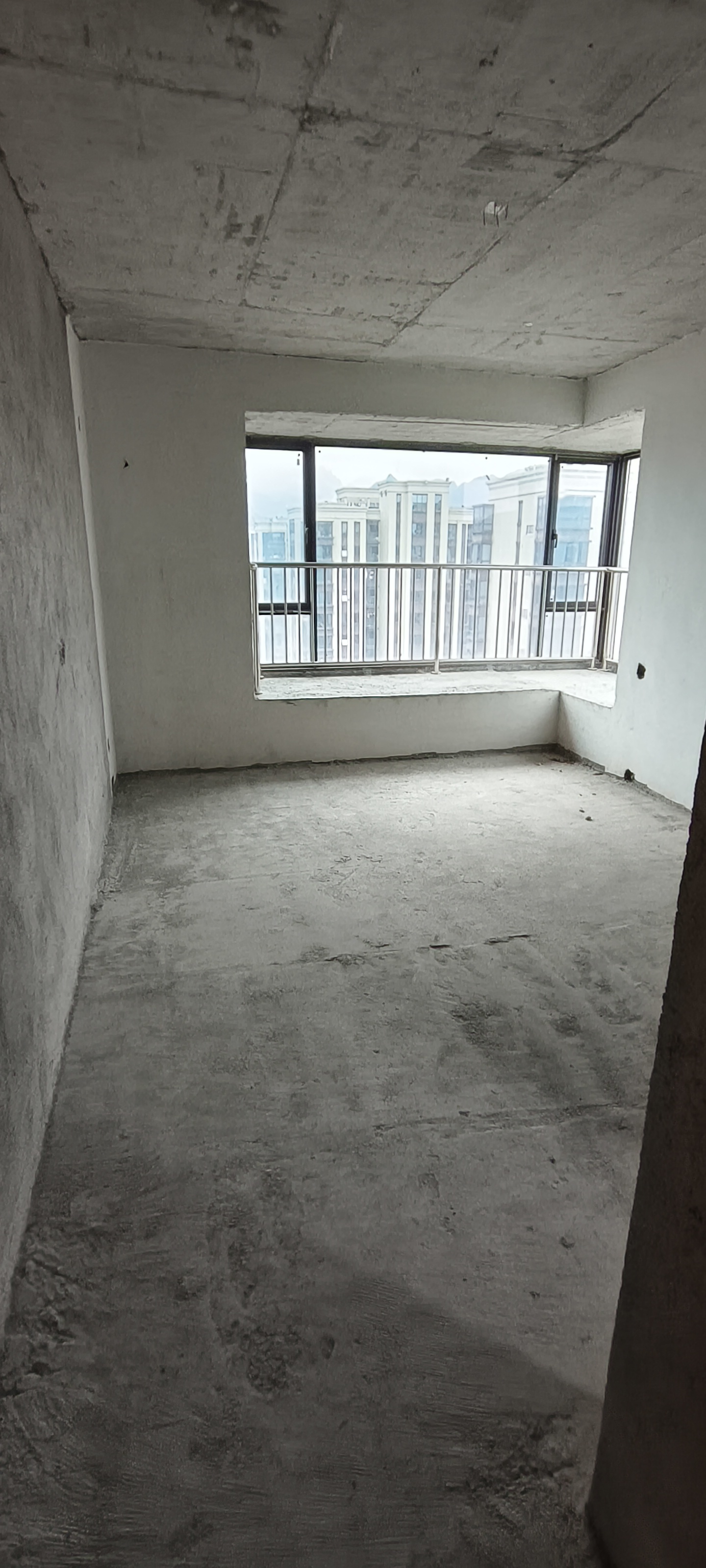 山水印象澜庭  3室2厅2卫    85.0万客厅