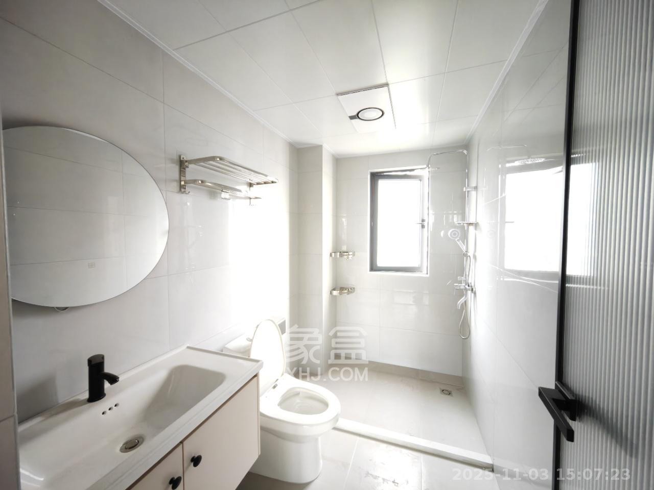 长沙北中心保利时代A区  4室2厅2卫    3300.0元/月室内图