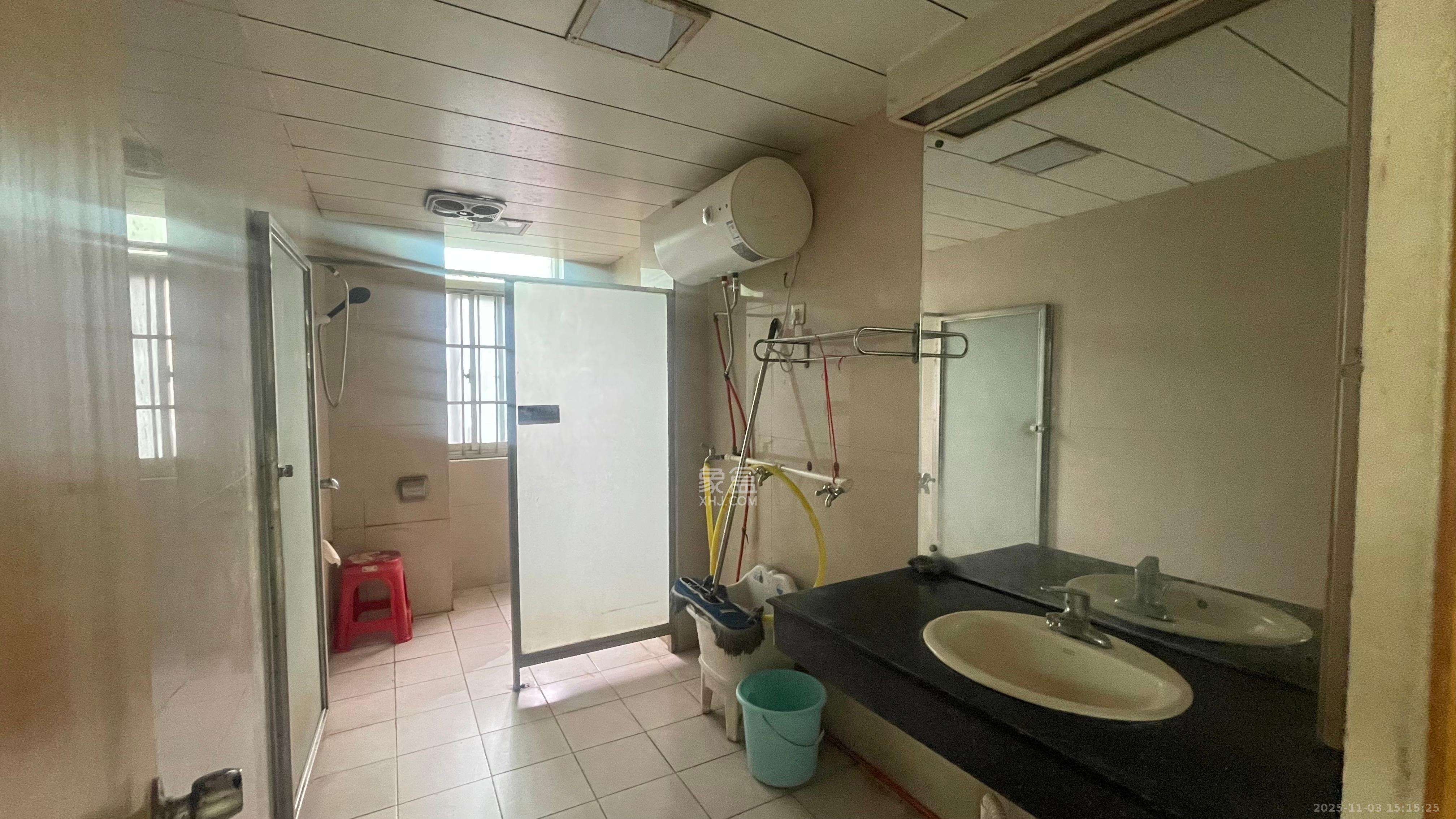 红星糖酒城  5室2厅1卫    3300.0元/月室内图