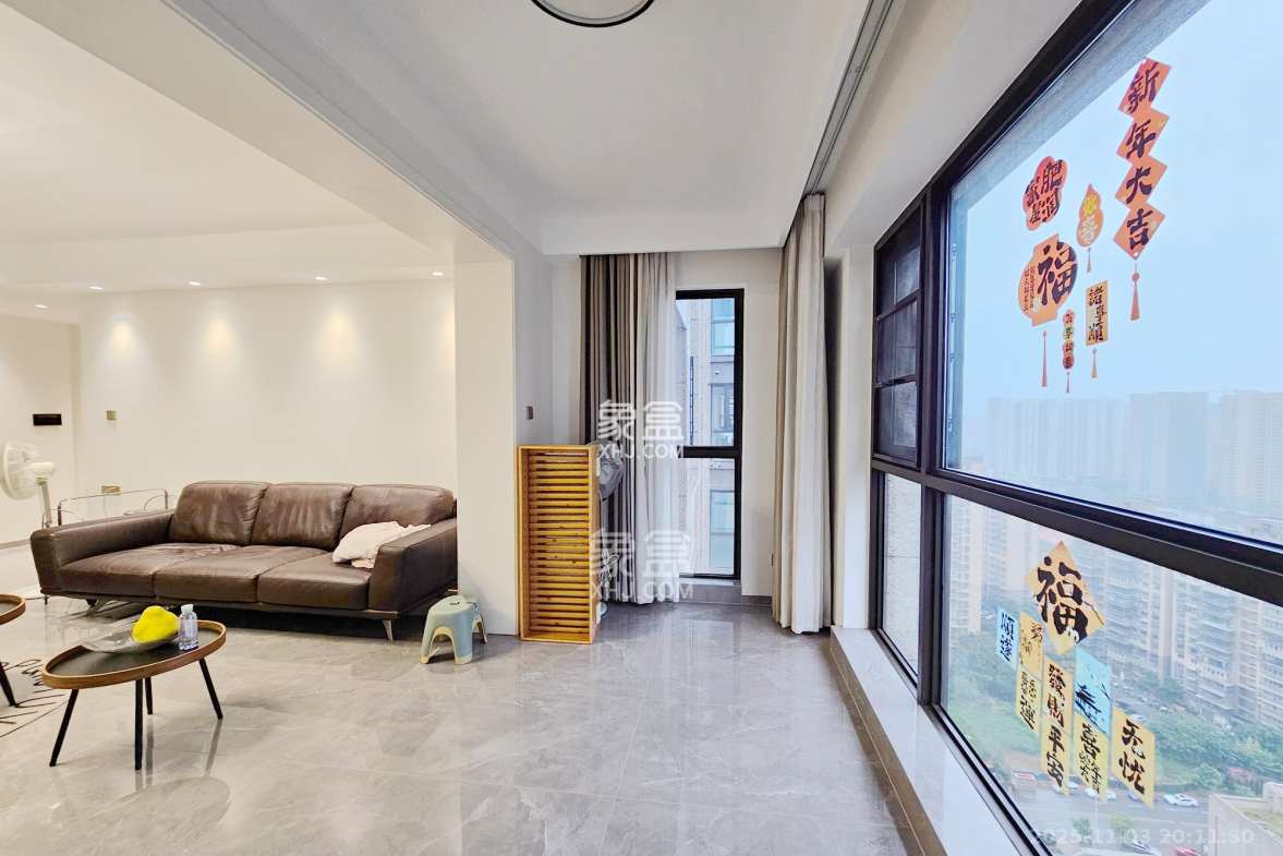 明昇壹城(明昇时代广场)二期 4室2厅3卫 350.0万 明昇壹城(明昇时代广场)二期 4室2厅3卫 350.0万阳台