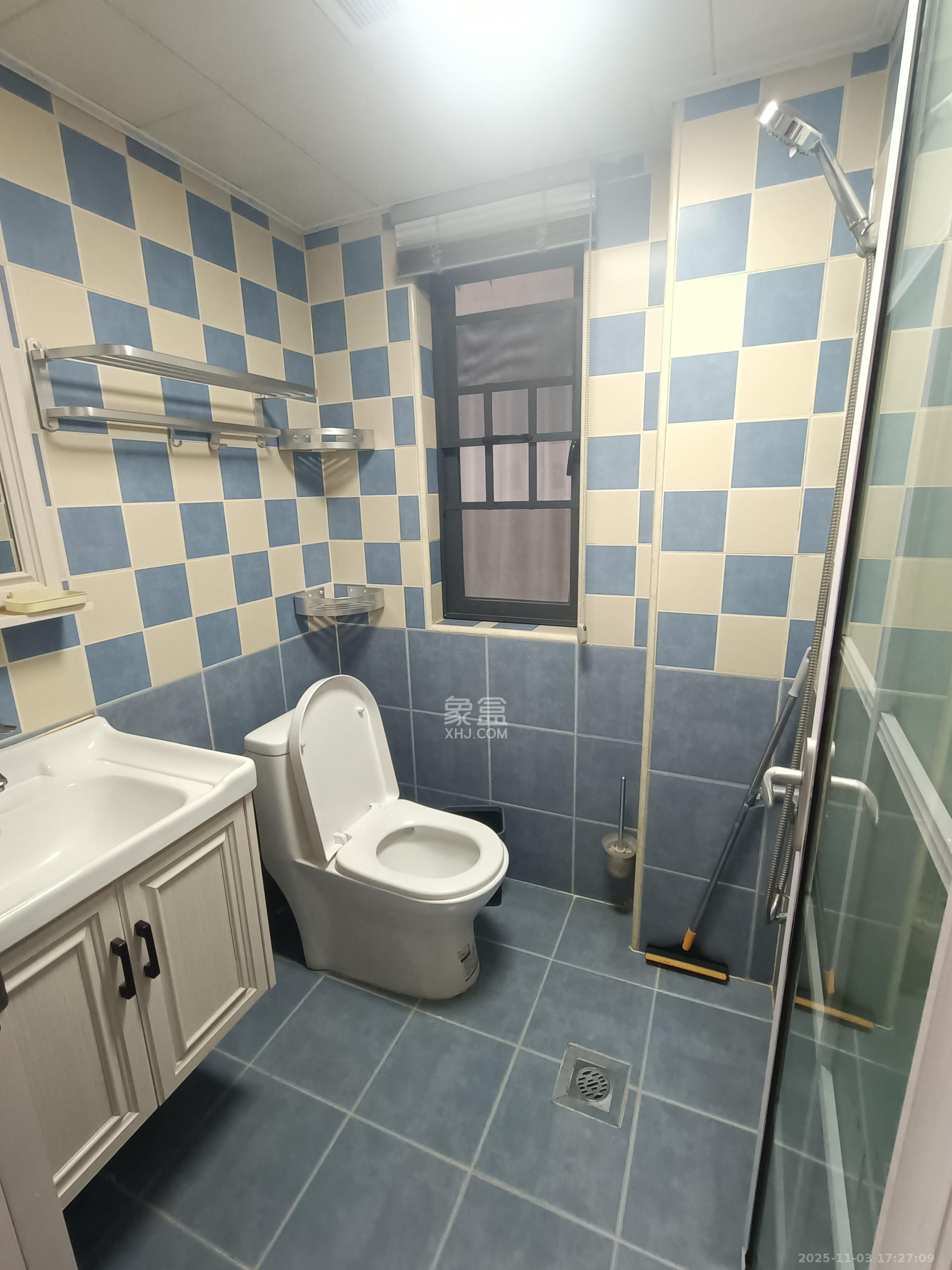 钱隆世家  3室2厅2卫    2500.0元/月室内图