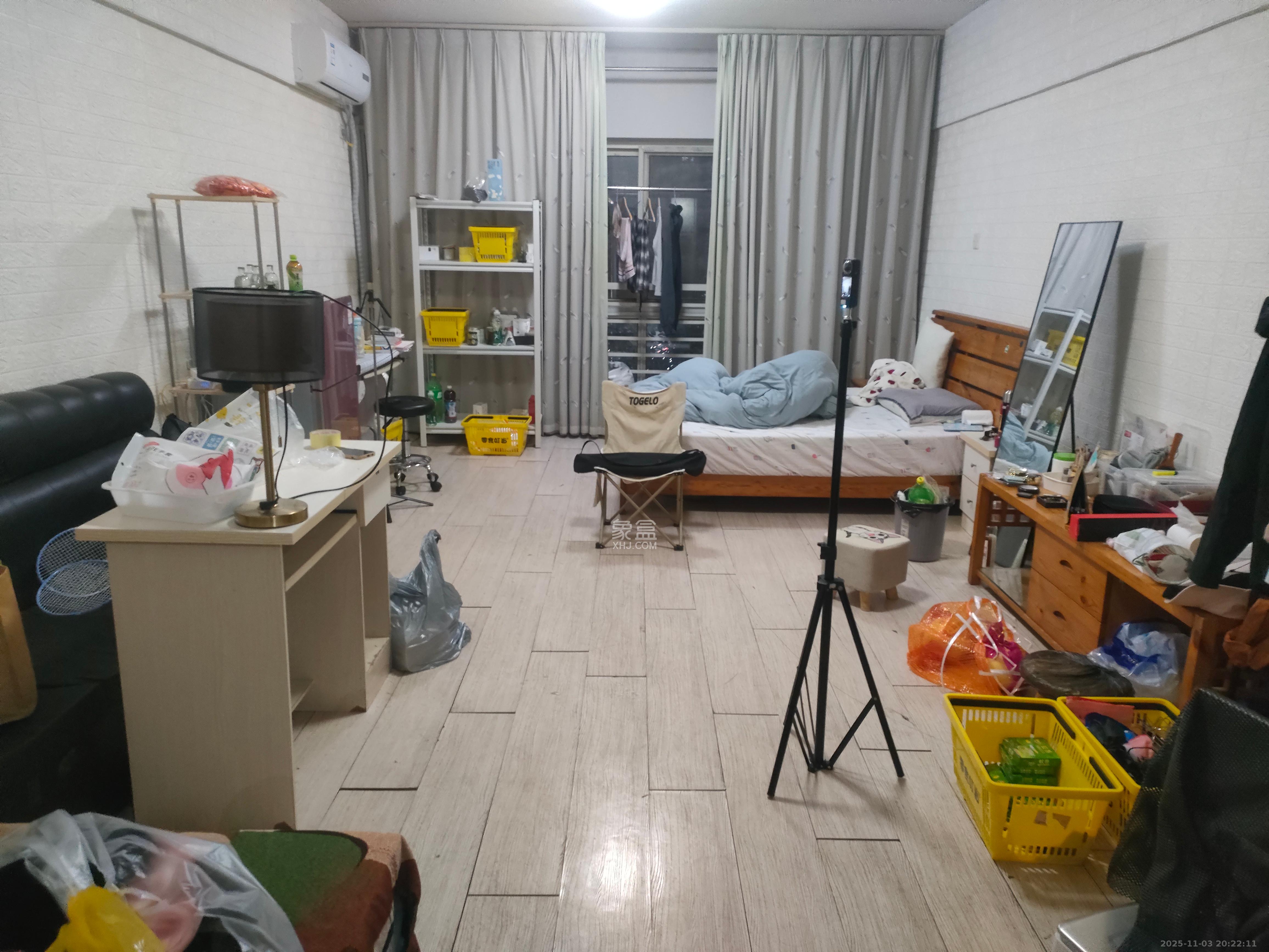 东方公寓  1室1厅1卫    1150.0元/月室内图