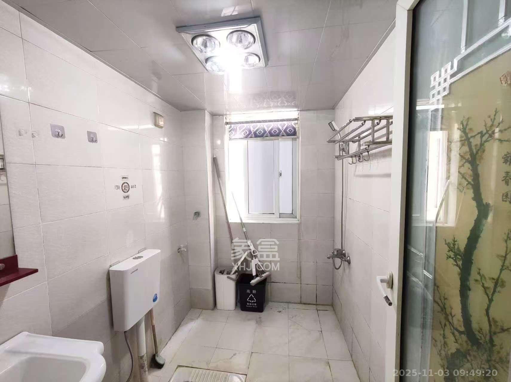 麓山润城  2室2厅1卫    2000.0元/月室内图