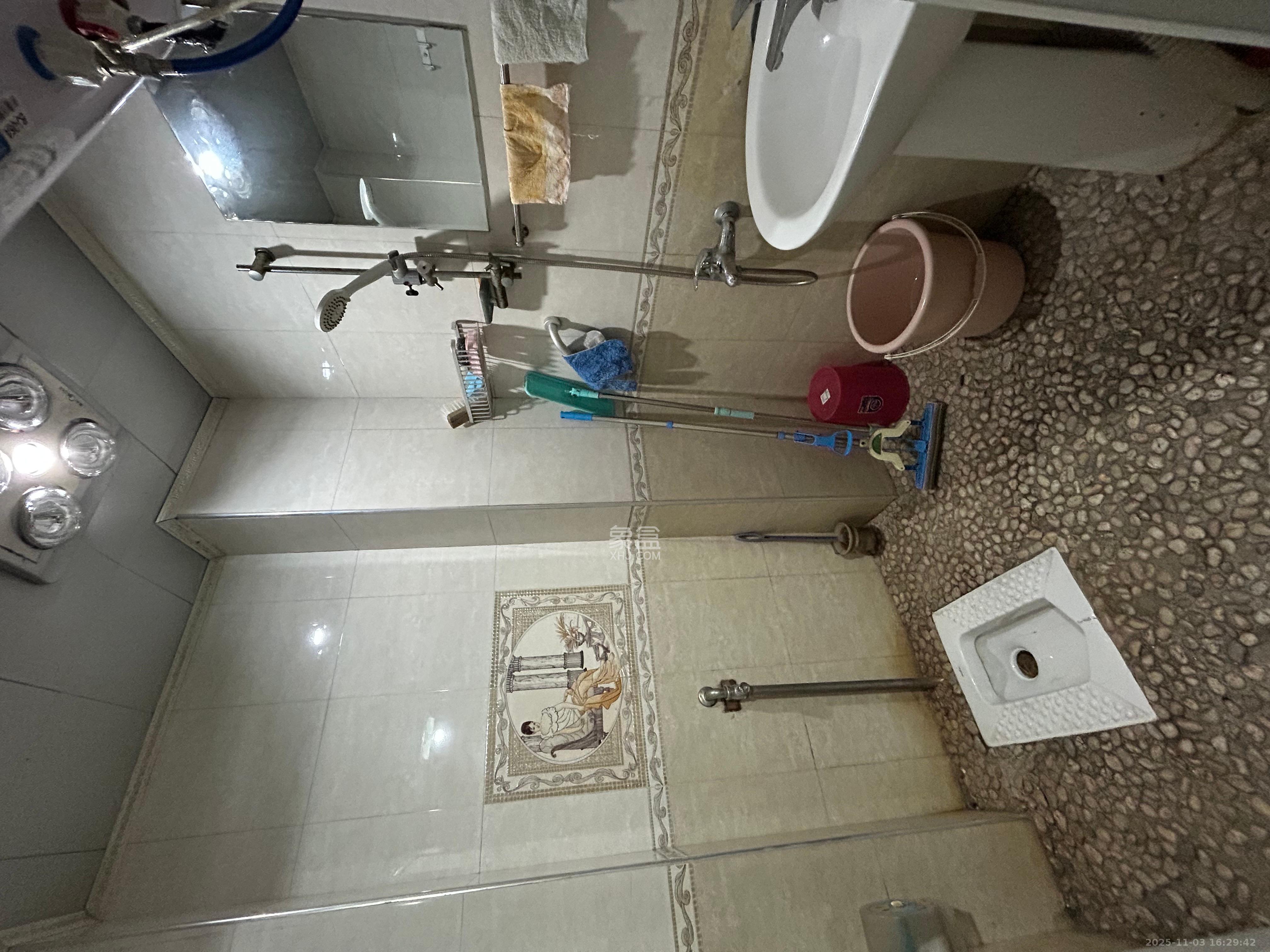 天城湖光山色  1室1厅1卫    1200.0元/月室内图