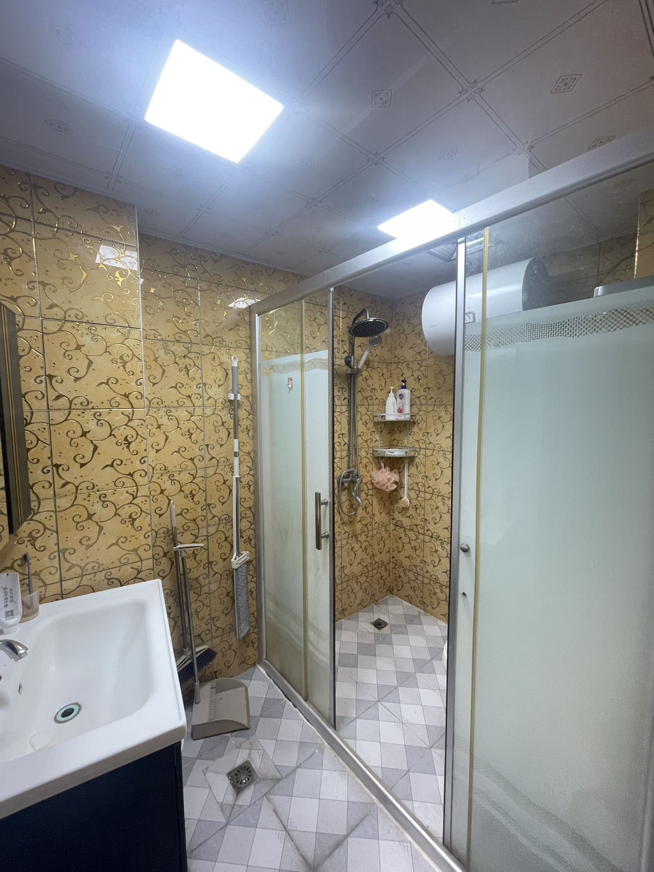 宝华海景 2室1厅1卫 3000.0元/月 宝华海景 2室1厅1卫 3000.0元/月室内图