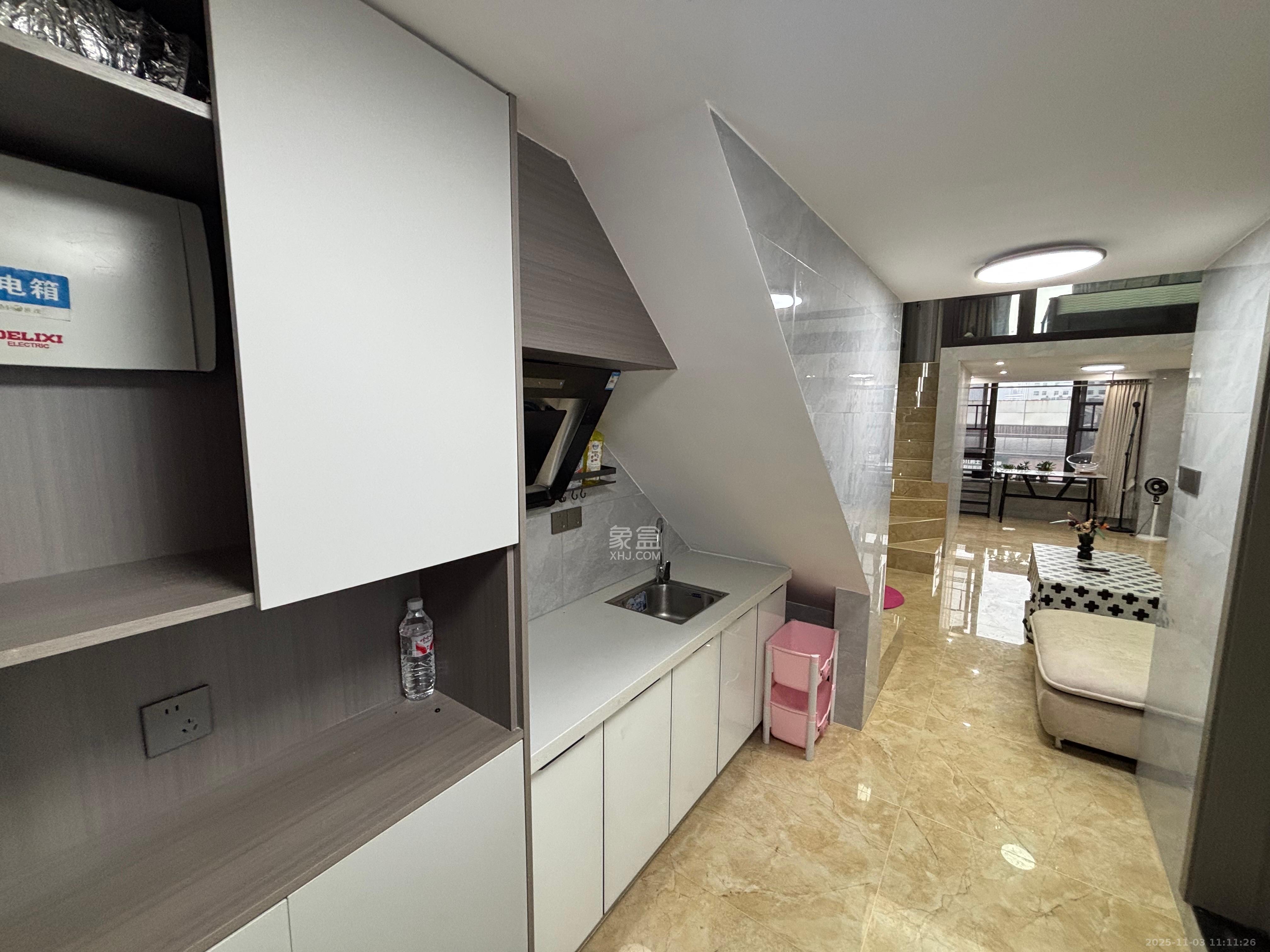 世茂璀璨天城公寓  2室1厅1卫    2600.0元/月室内图