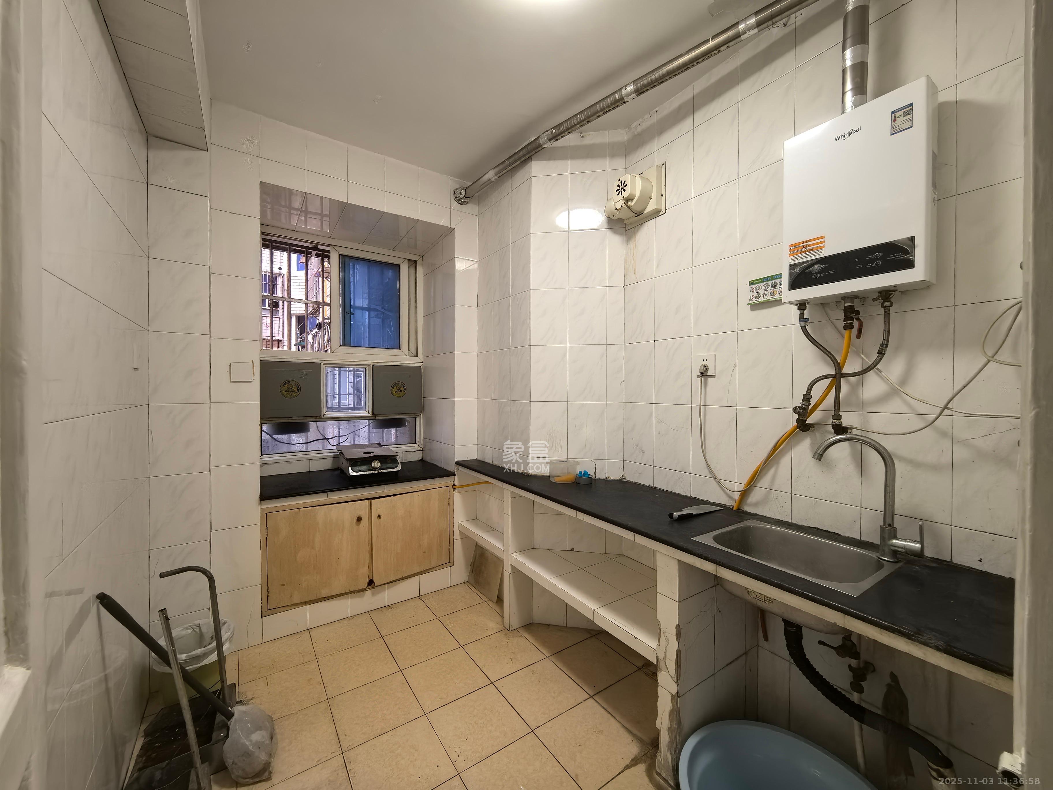 新世界商贸城 3室2厅1卫 2800.0元/月 新世界商贸城 3室2厅1卫 2800.0元/月室内图