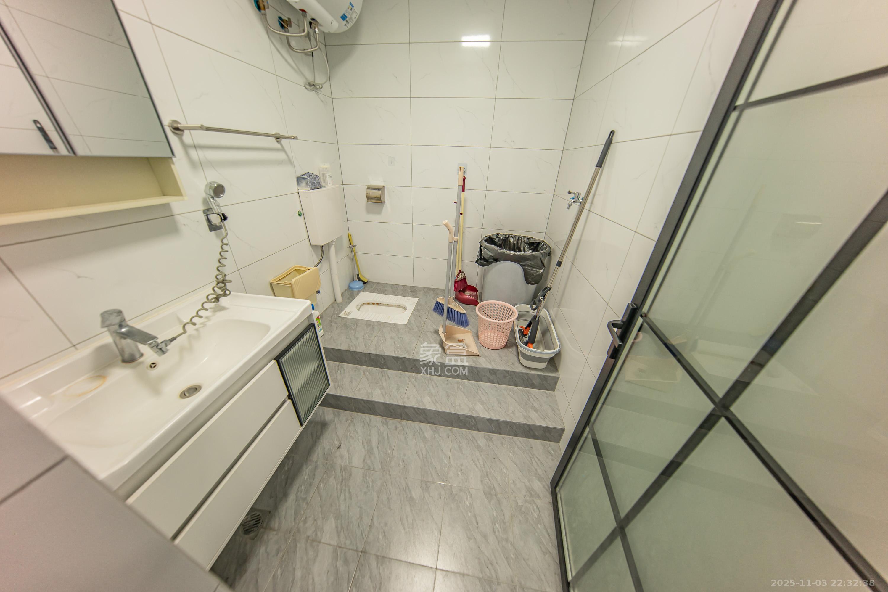 奥克斯滨仕花园(奥克斯洋湖广场/奥克斯中心) 1室1厅1卫 45.0万 奥克斯滨仕花园(奥克斯洋湖广场/奥克斯中心) 1室1厅1卫 45.0万卫生间