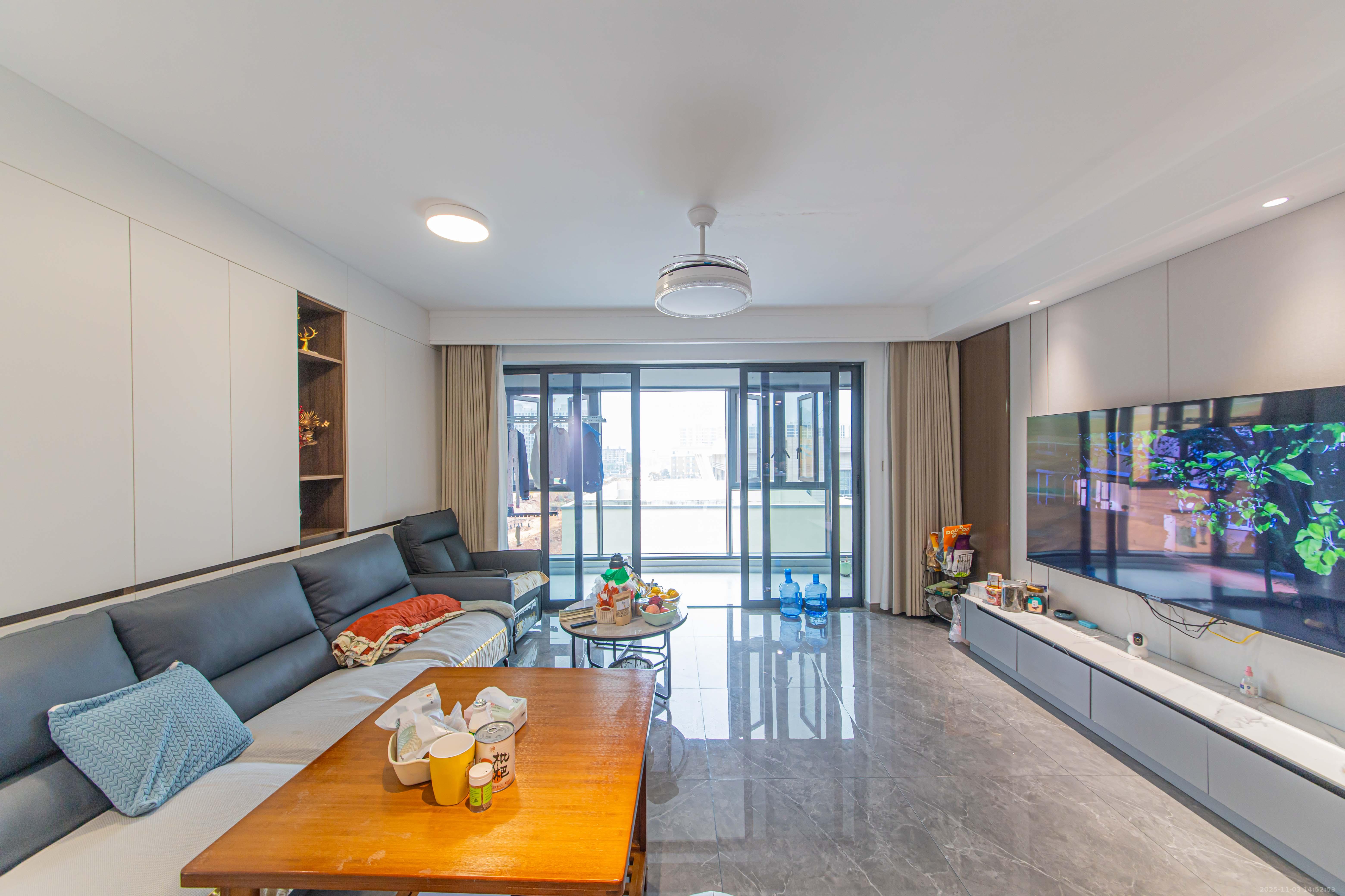 江悦和鸣 4室2厅2卫 235.0万 江悦和鸣 4室2厅2卫 235.0万客厅